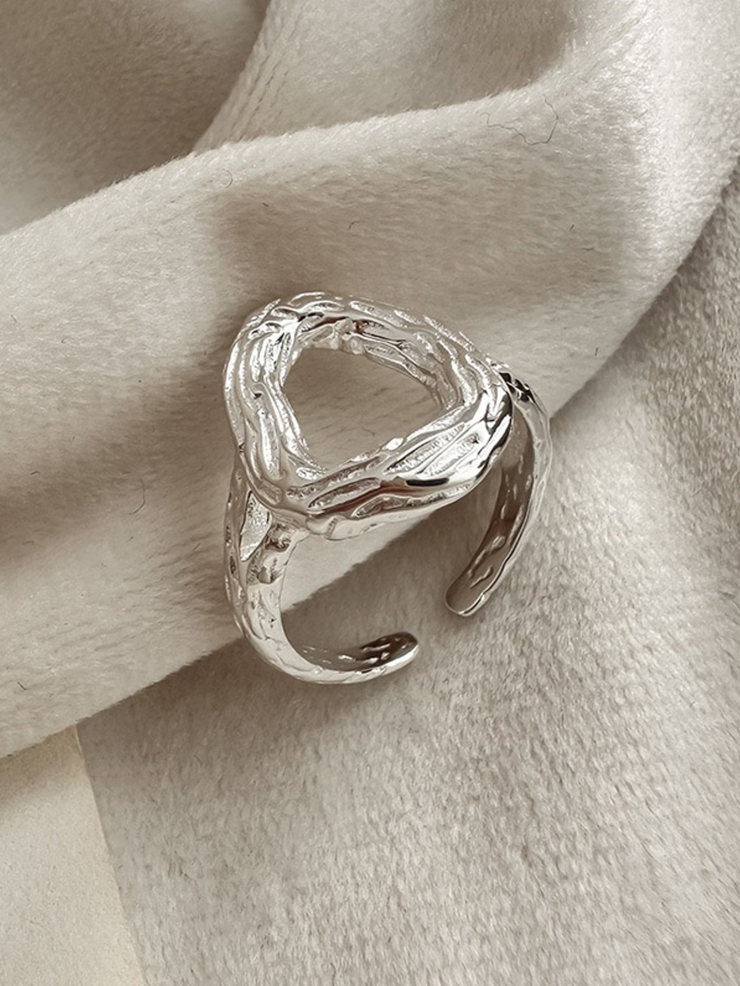 TEXTURED CUTOUT RING