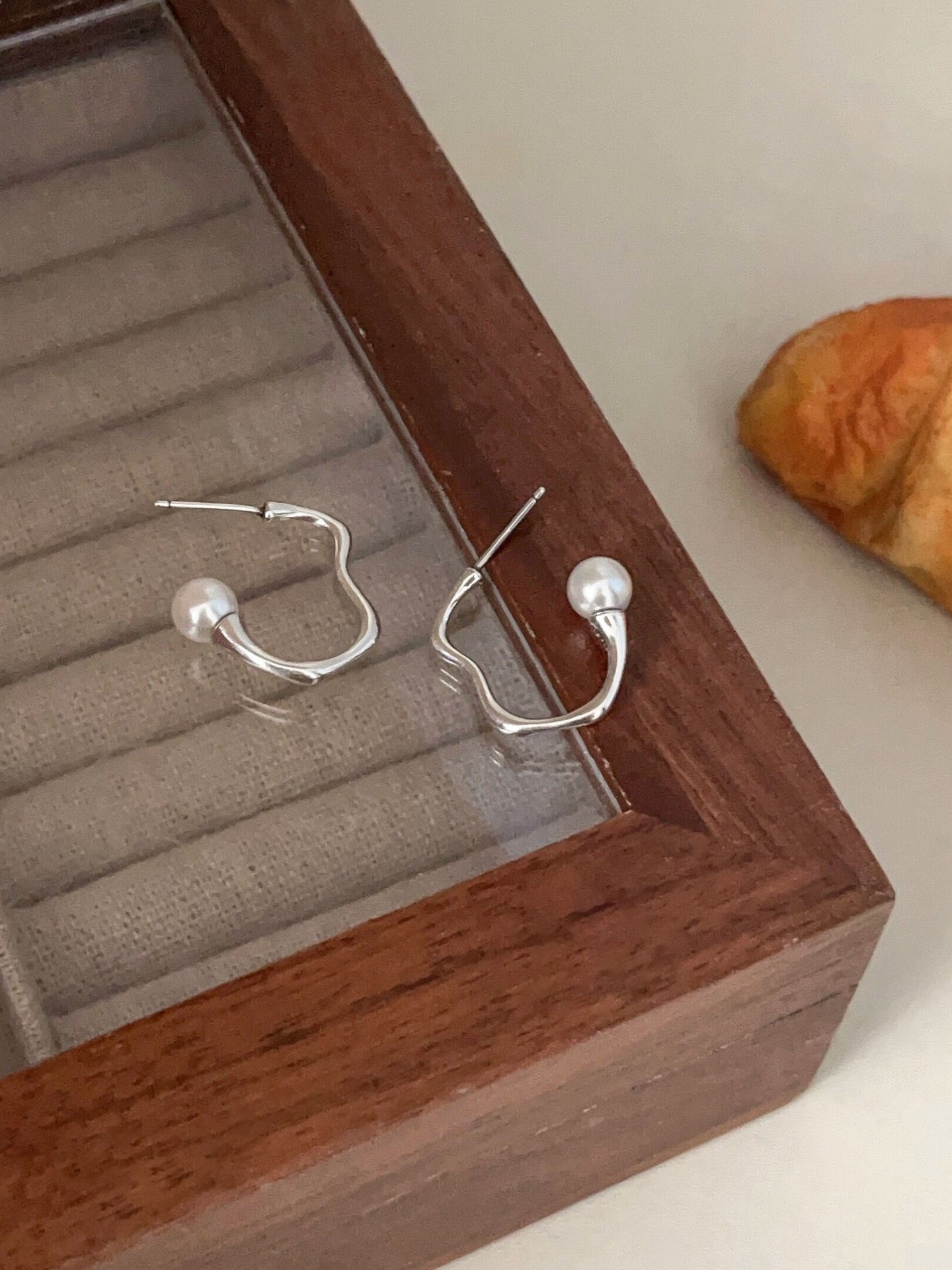 DECONSTRUCTED GEOMETRY