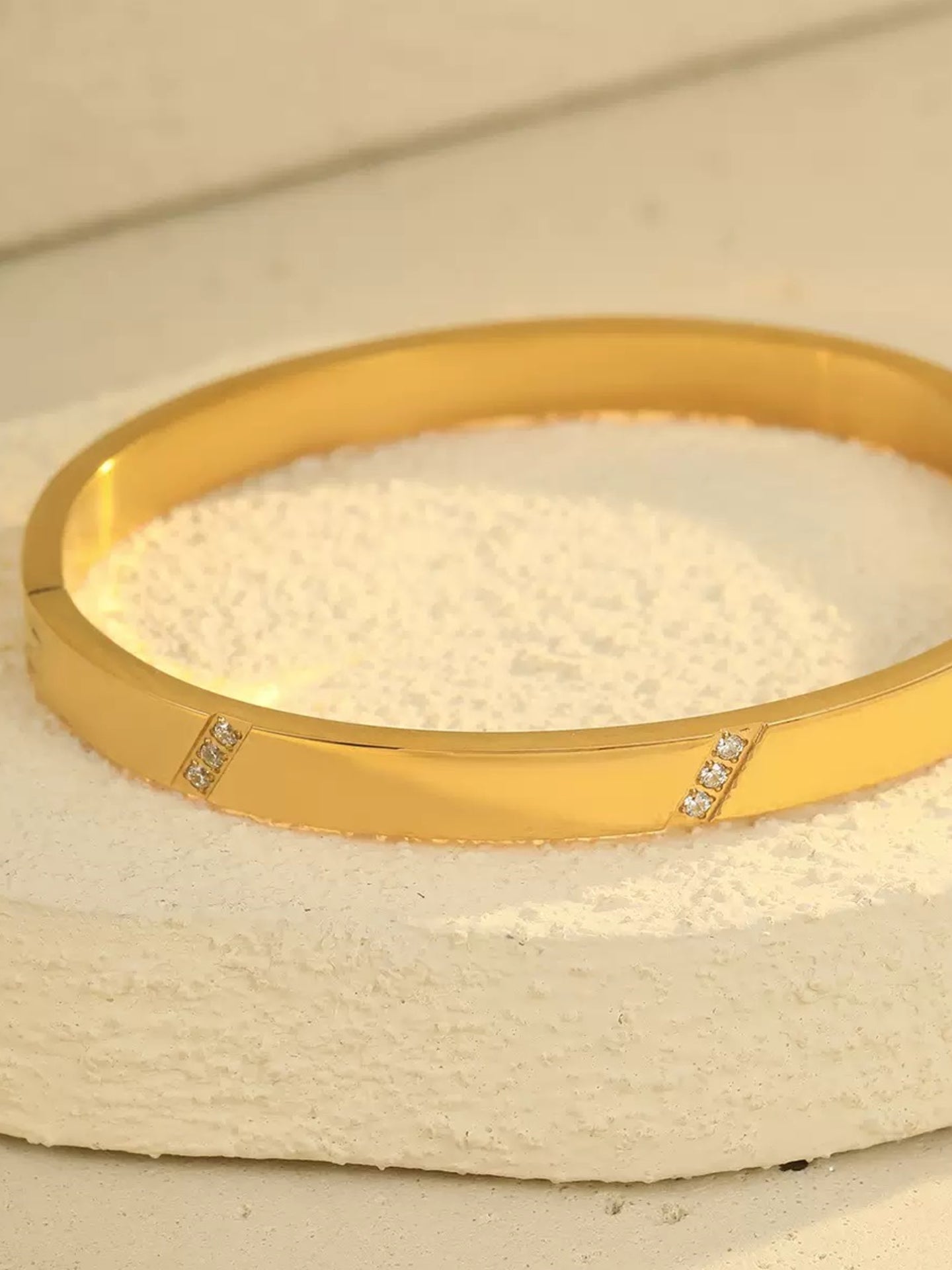 MINIMALIST CUFF BRACELET
