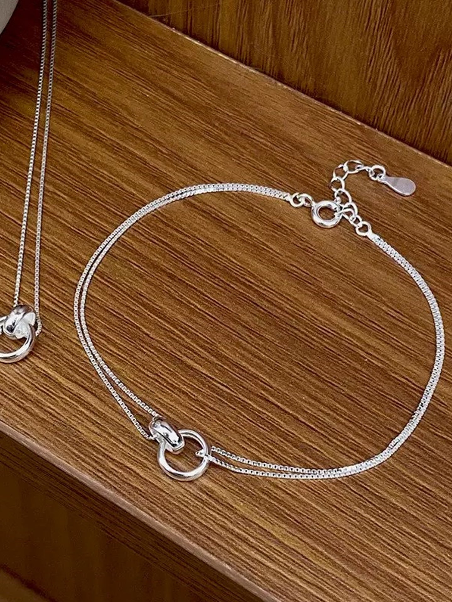DOUBLE LOOP BRACELET