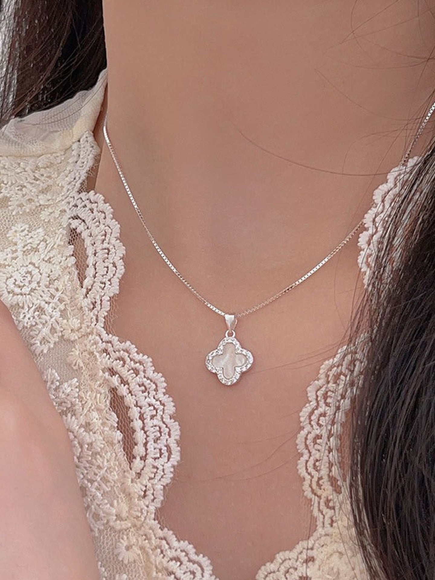 CLOVER NECKLACE