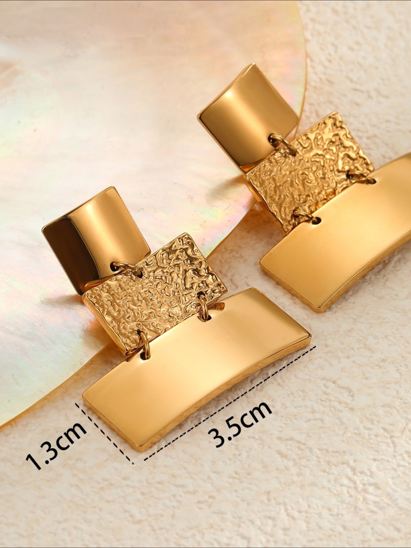 GEOMETRIC PLEATED EARRINGS