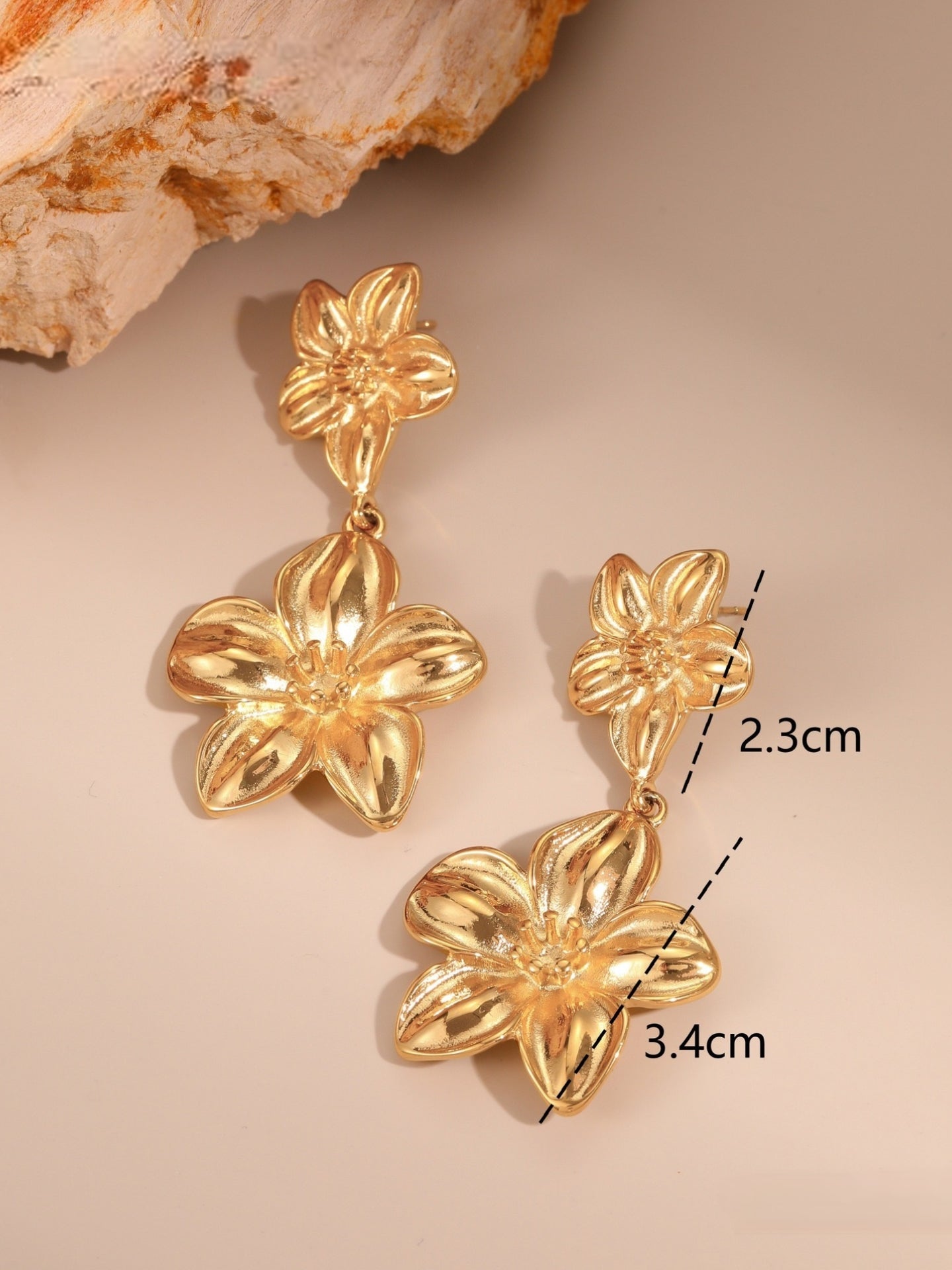 FLORAL NECKLACE