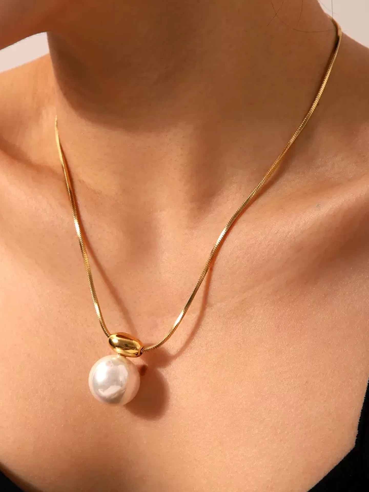PEARL PENDANT NECKLACE