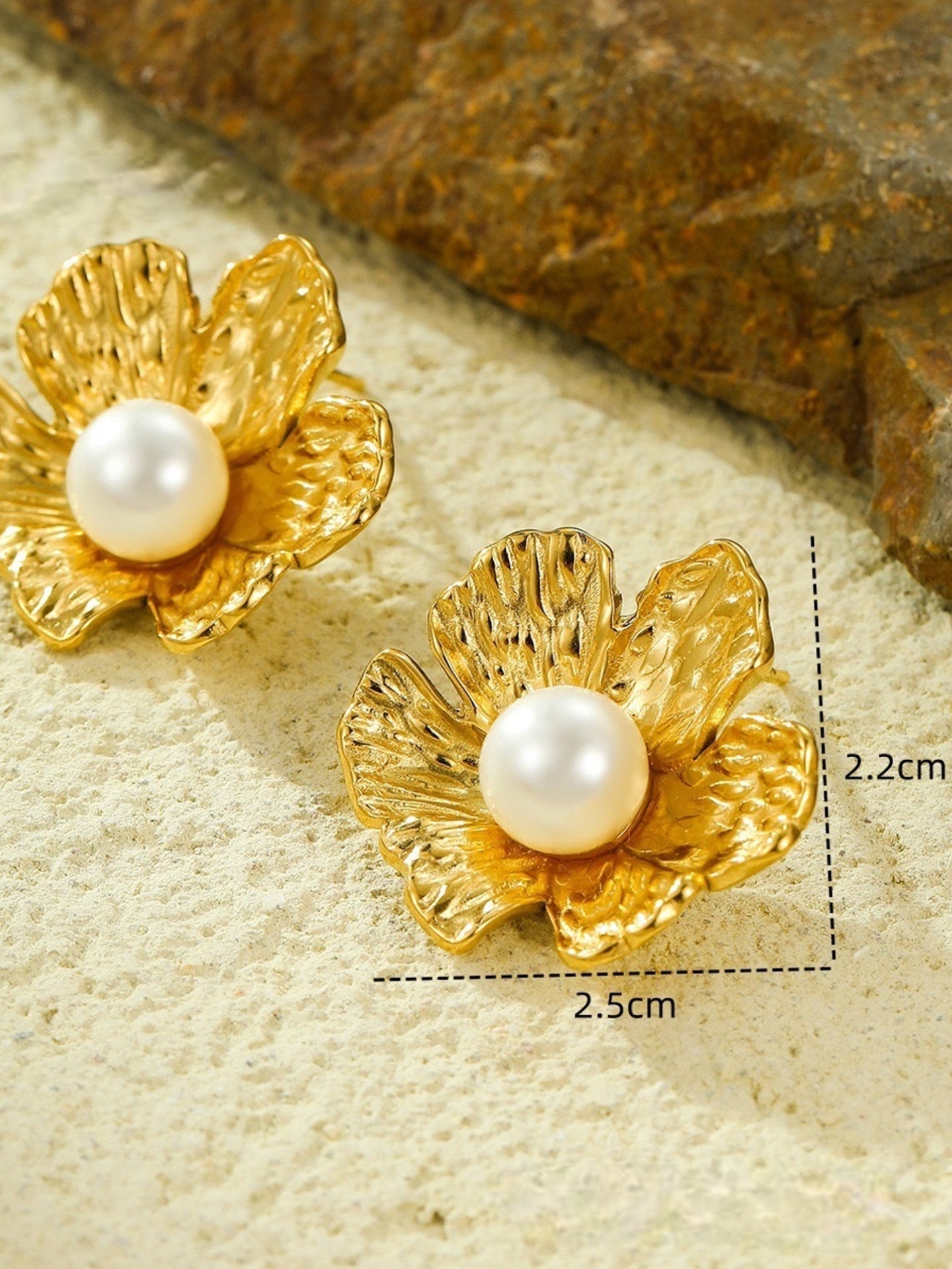 FLORAL STUD EARRINGS