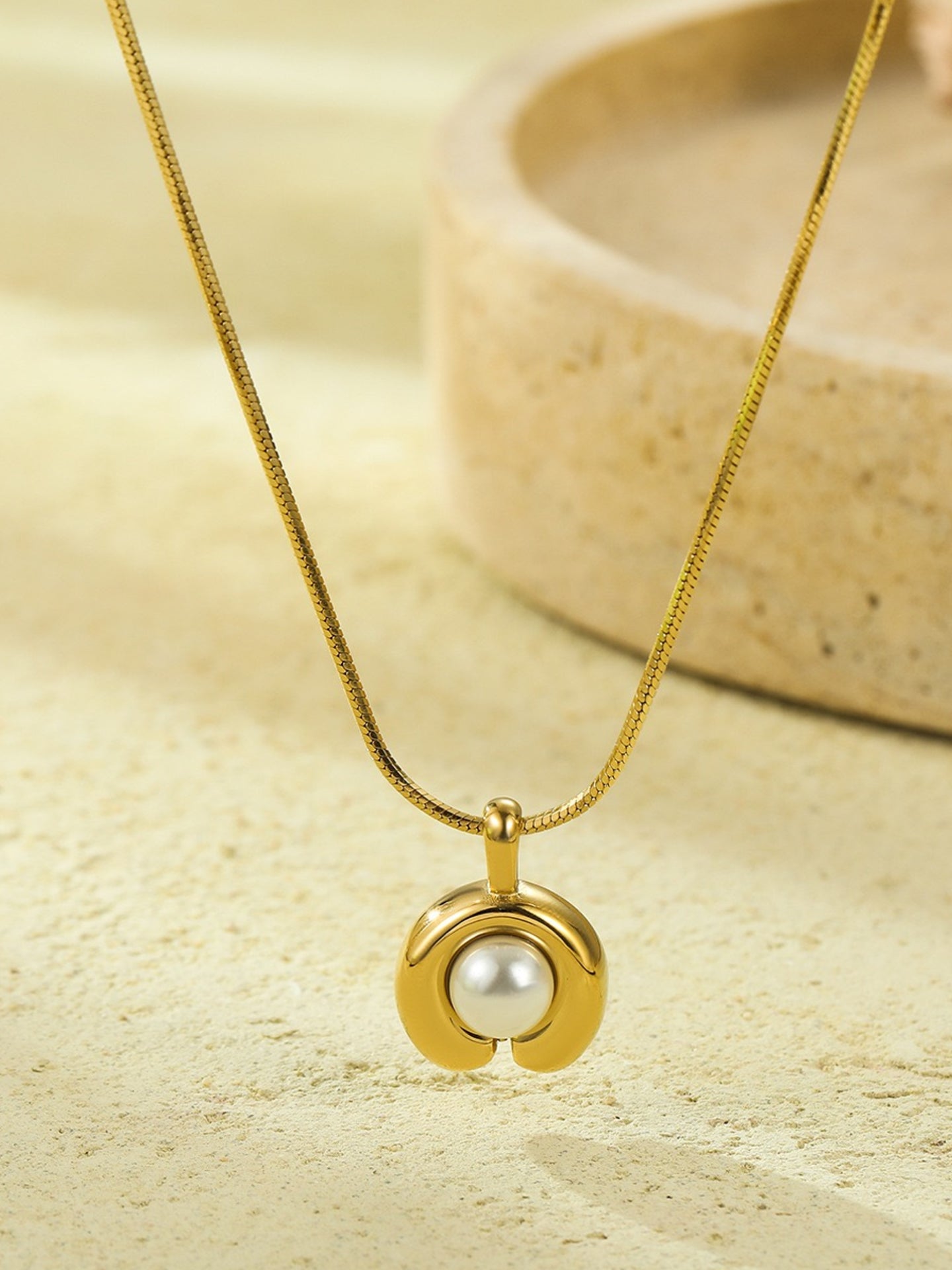 LUNA PEARL NECKLACE
