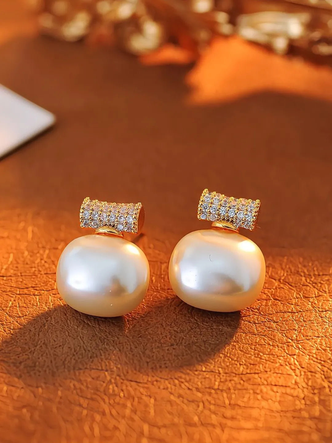 PEARL PENDANT NECKLACE