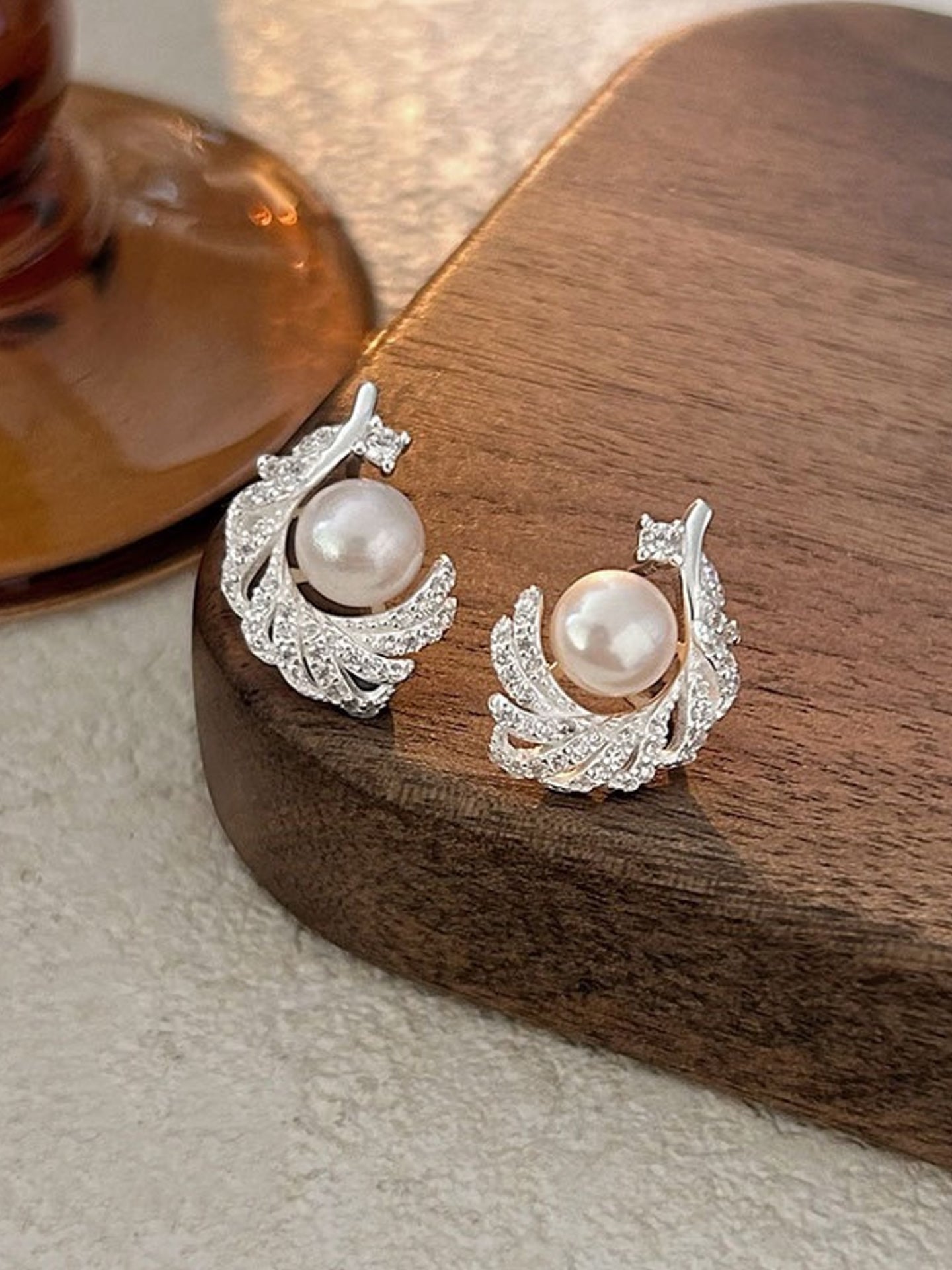 FEATHER PEARL EARRINGS