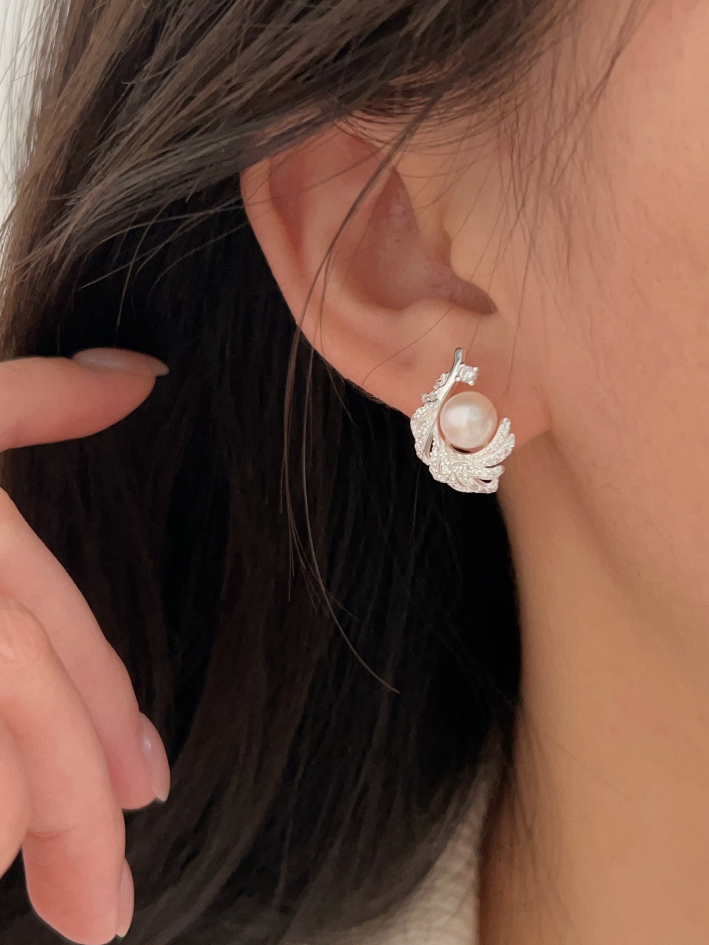 FEATHER PEARL EARRINGS