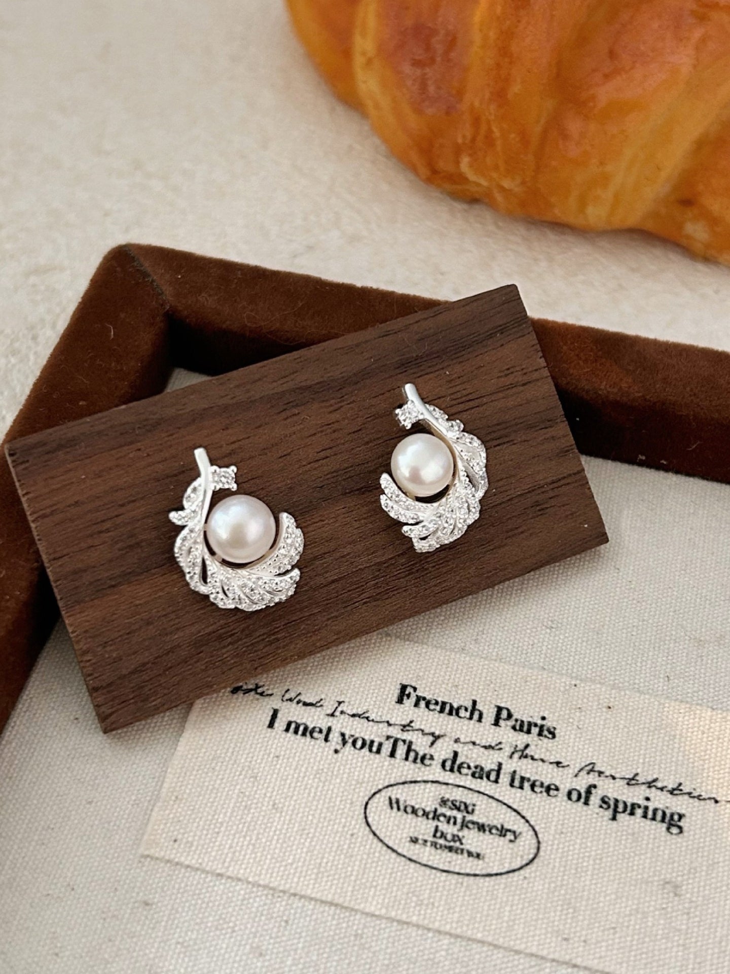 FEATHER PEARL EARRINGS