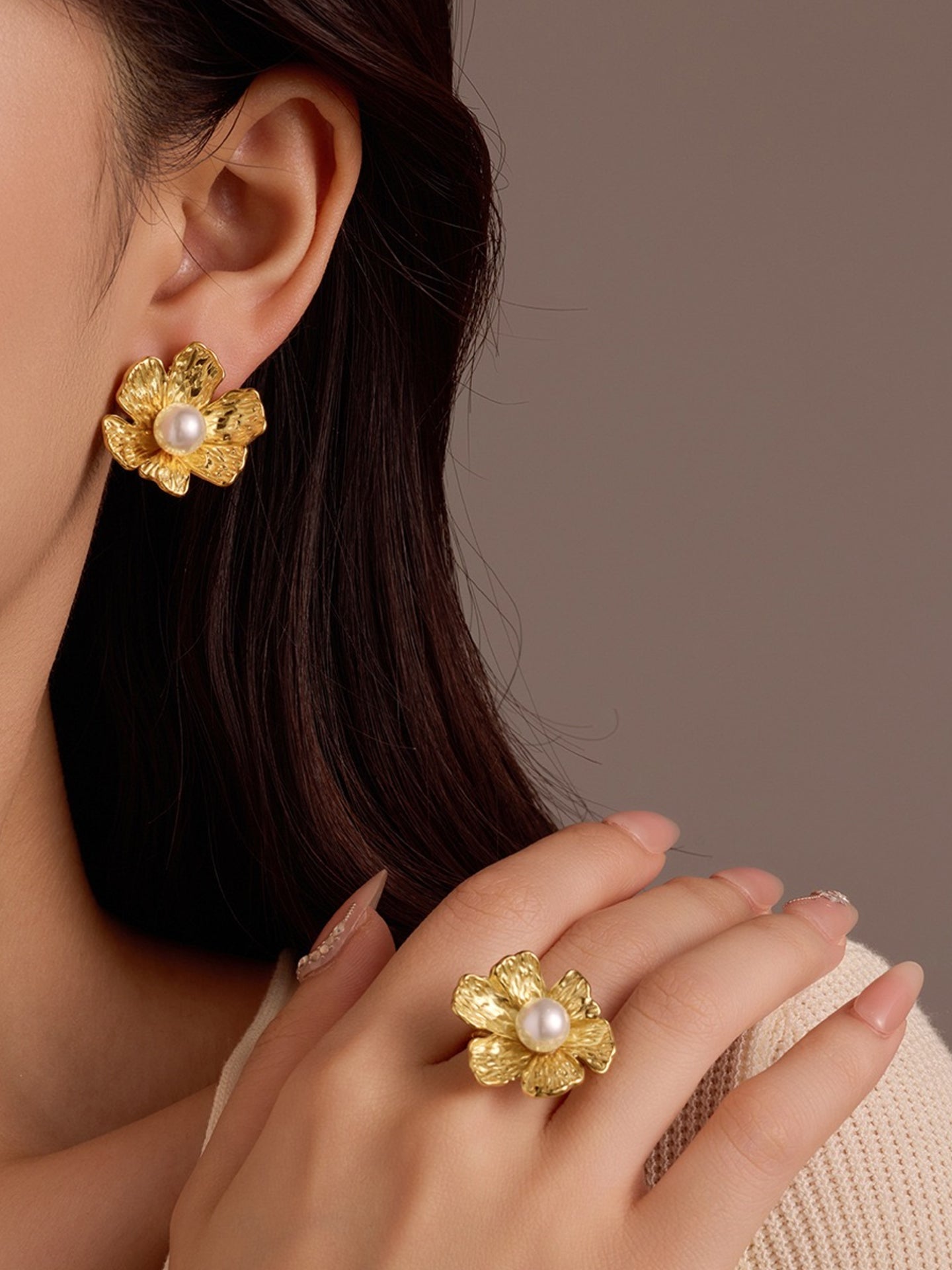 FLORAL STUD EARRINGS