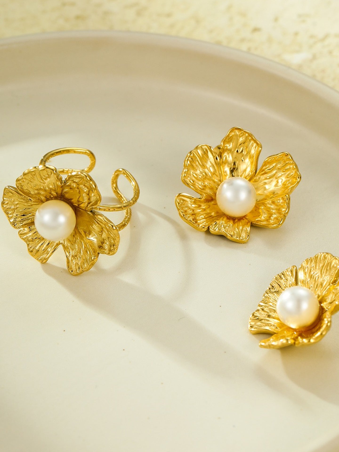 FLORAL STUD EARRINGS