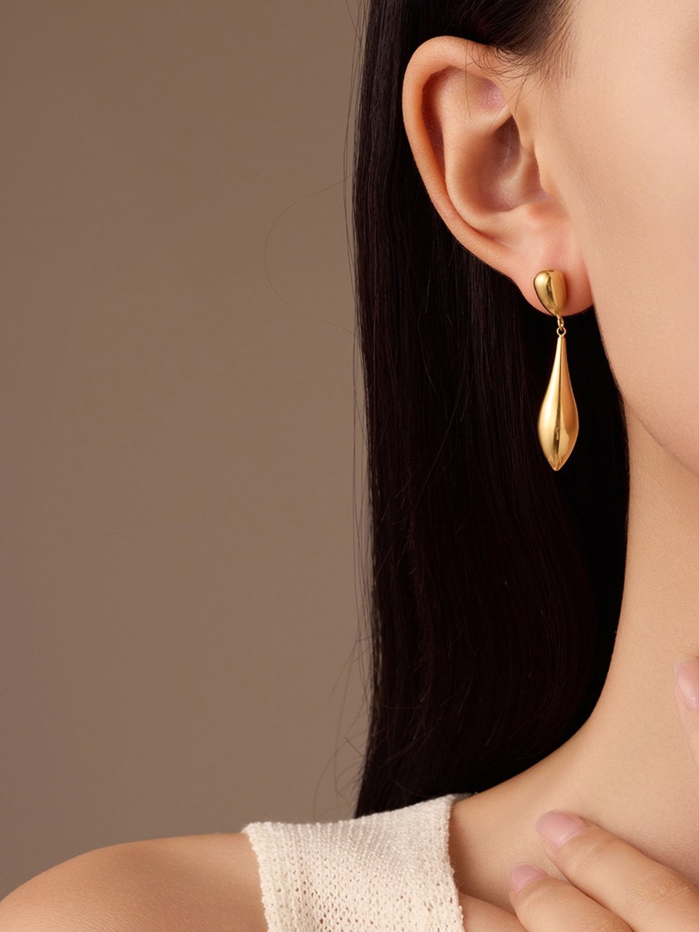 WATER DROP STUD EARRINGS