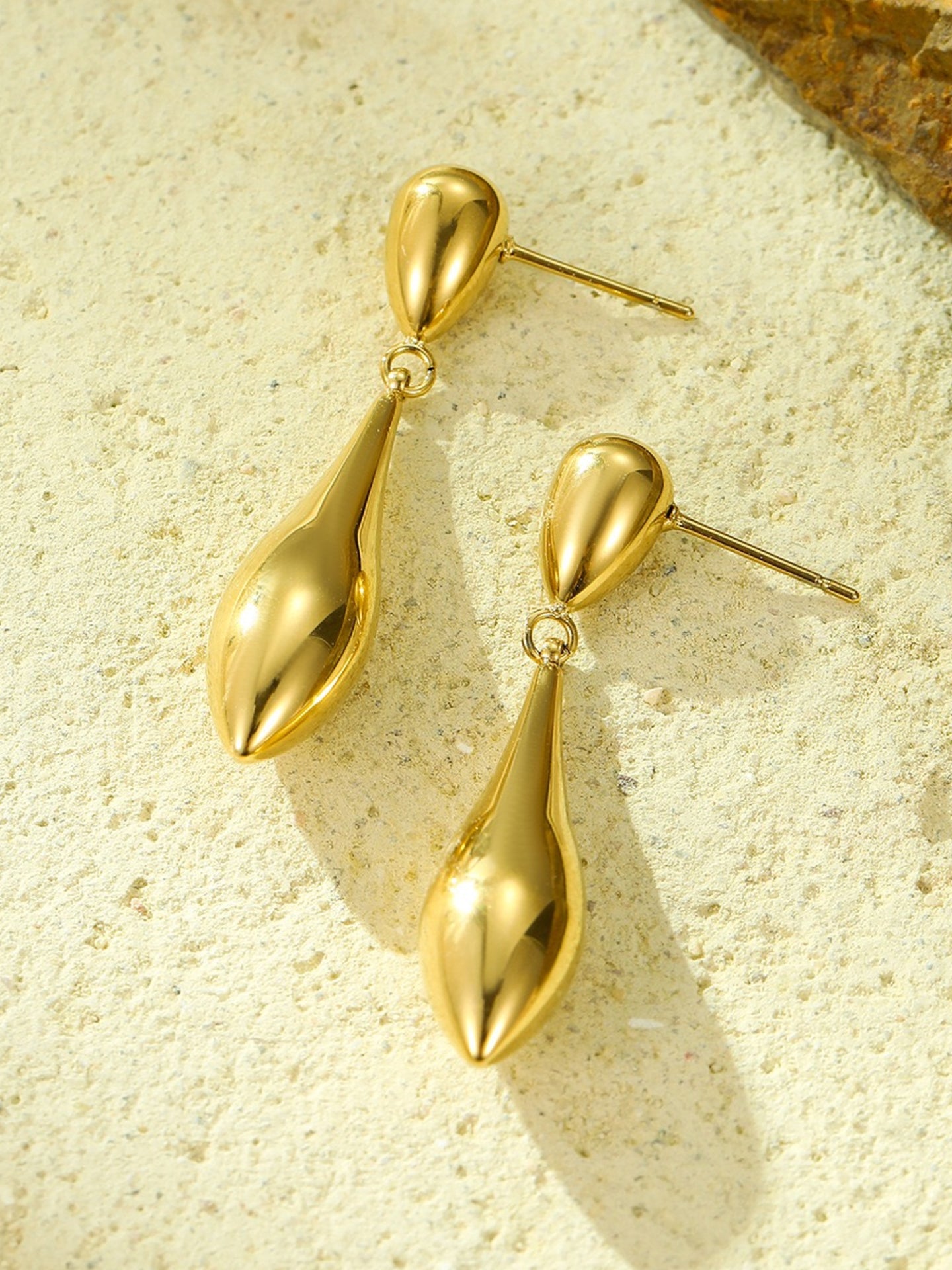 WATER DROP STUD EARRINGS