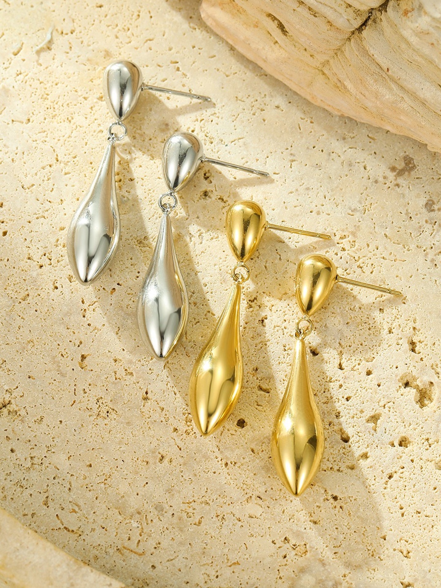 WATER DROP STUD EARRINGS