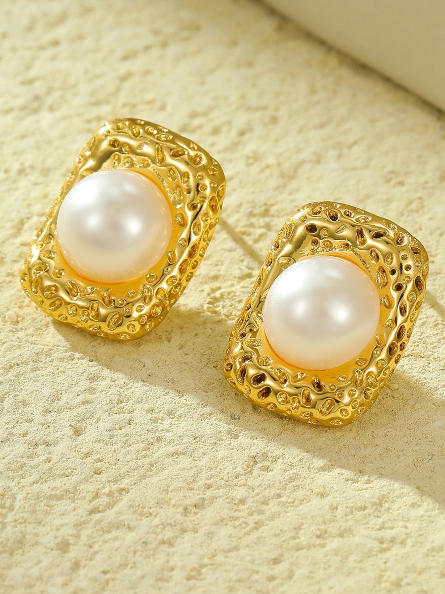 VINTAGE PEARL EARRINGS