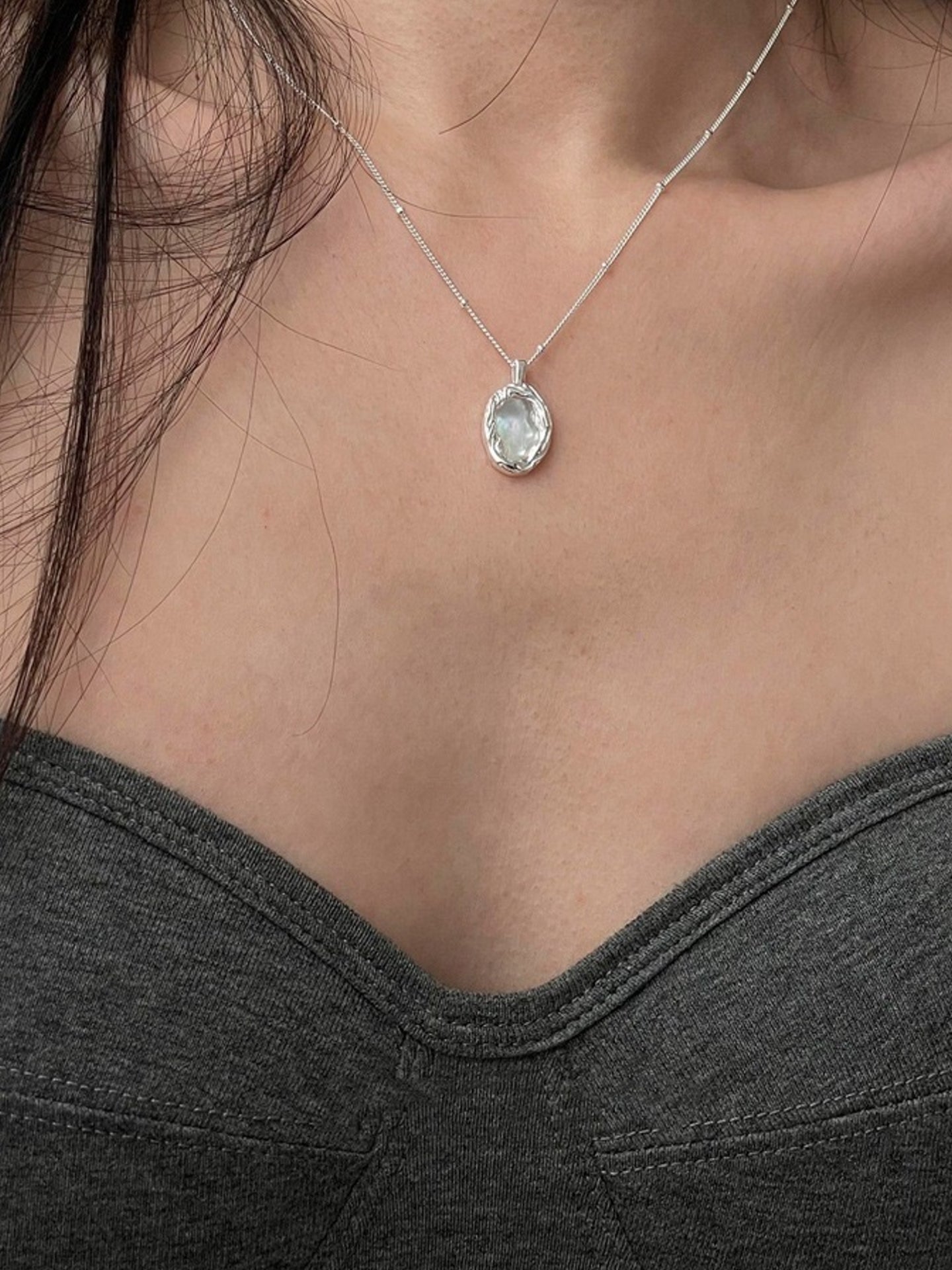 HOLOGRAPHIC NECKLACE