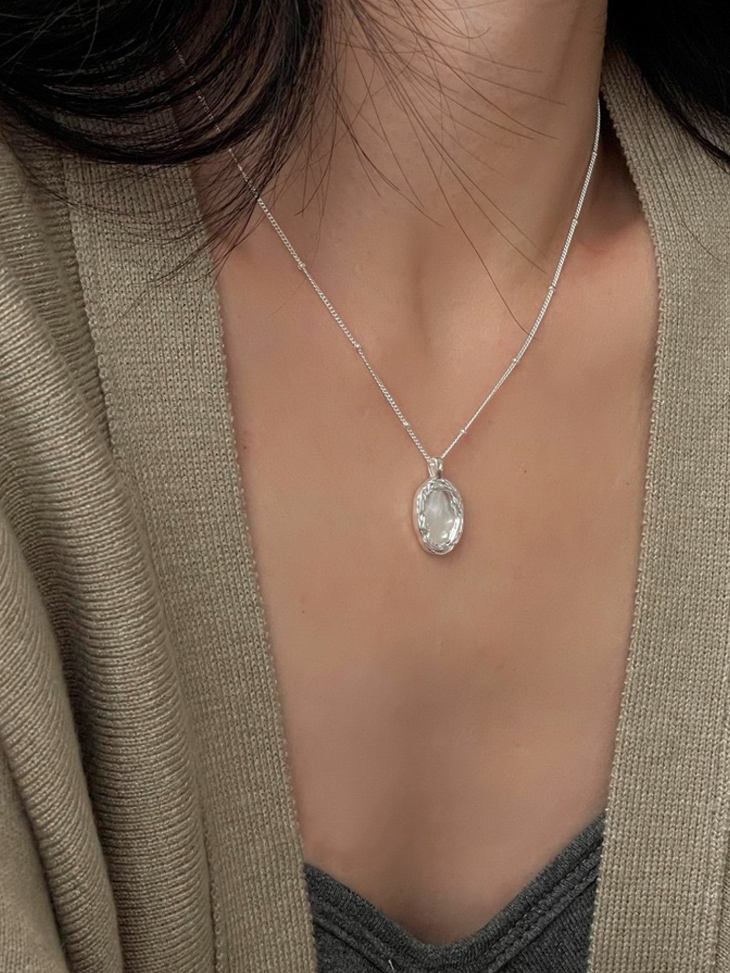 HOLOGRAPHIC NECKLACE