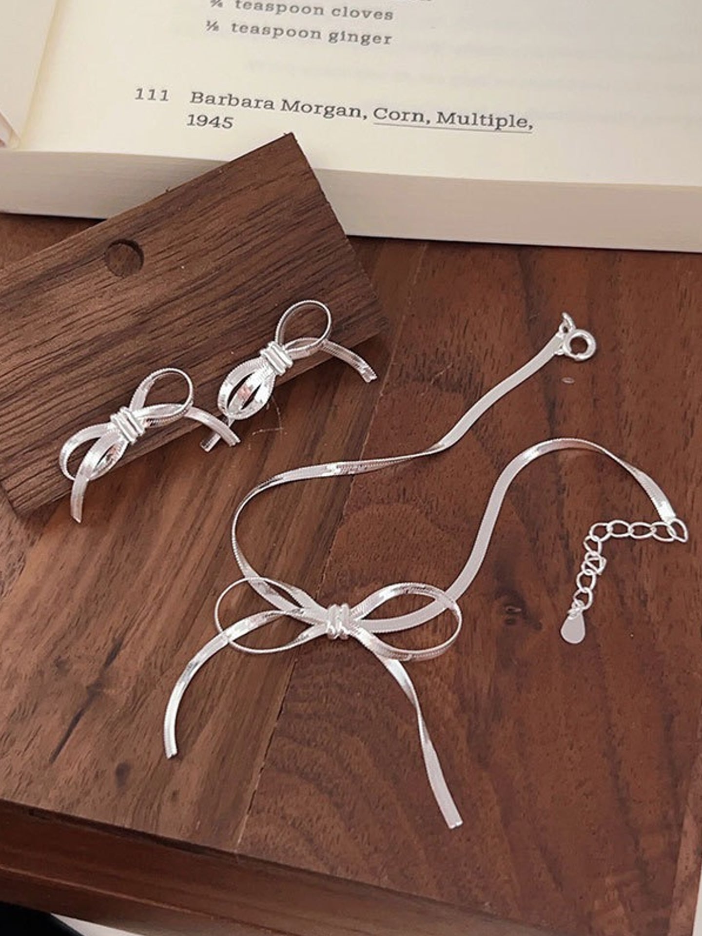 BLADE BOW BRACELET
