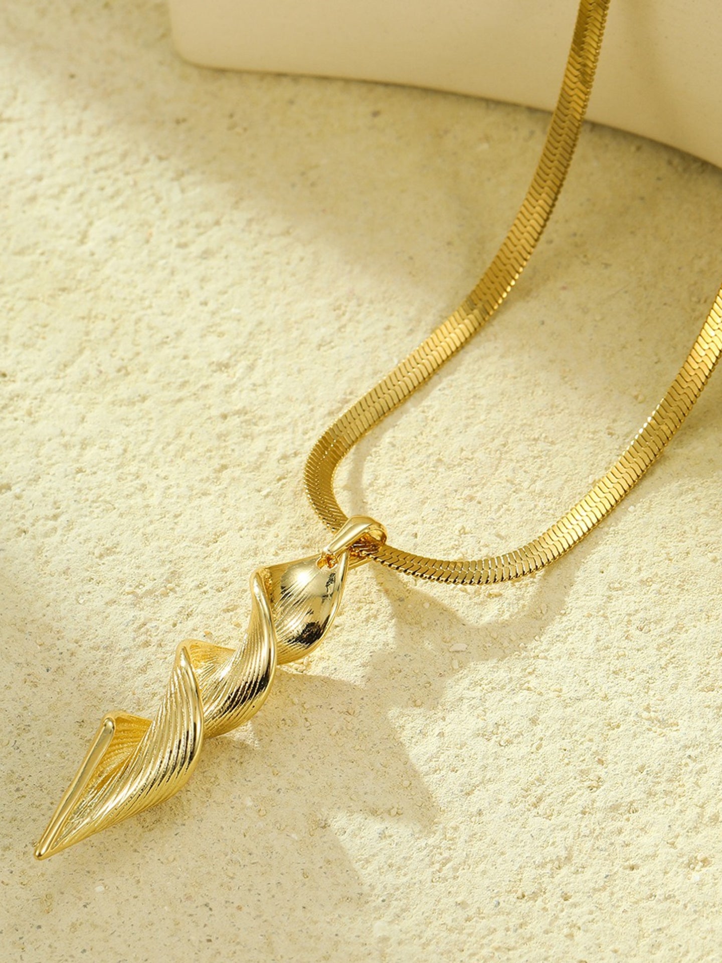 NEO FORGE NECKLACE