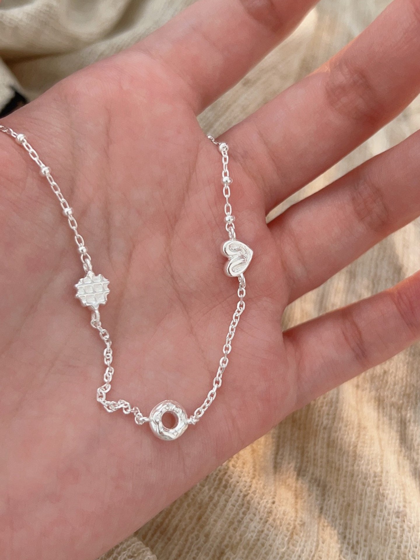 BREAD HEAD NECKLACE