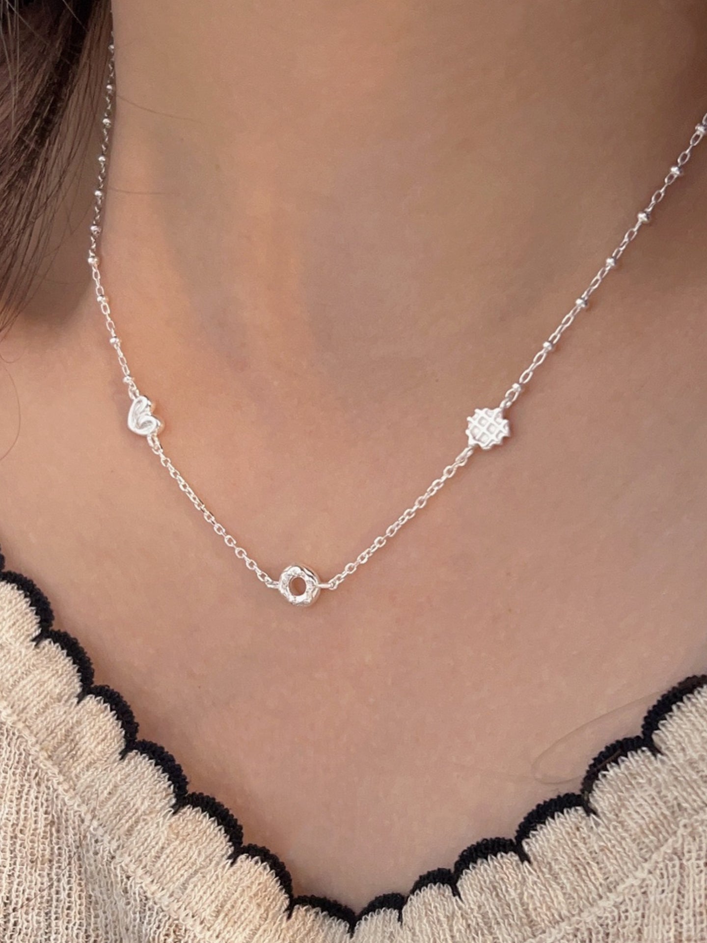 BREAD HEAD NECKLACE