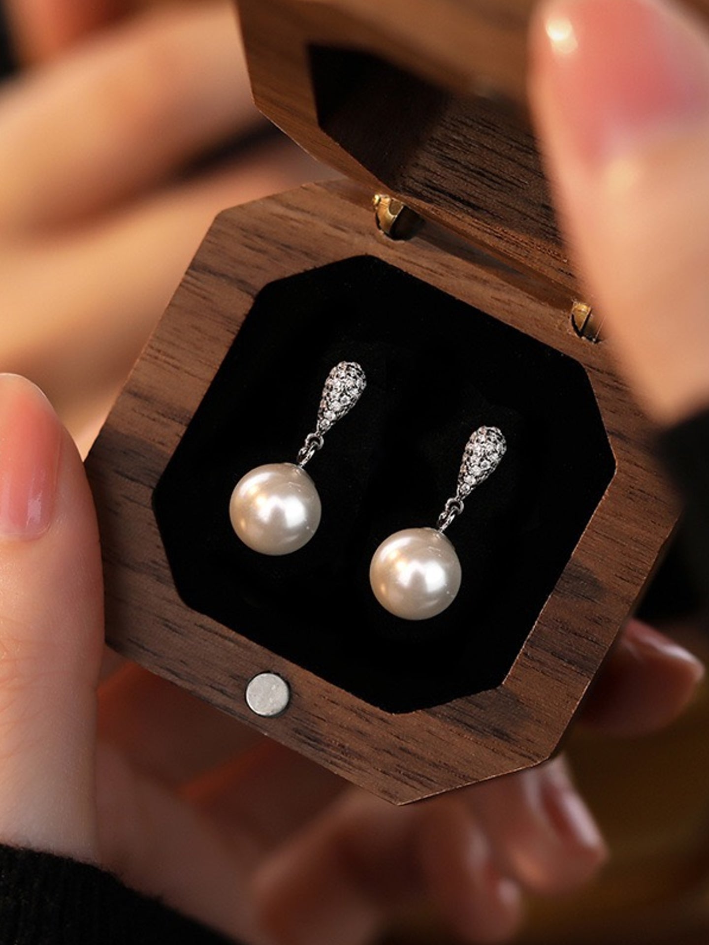 SHELL PEARL EARRINGS