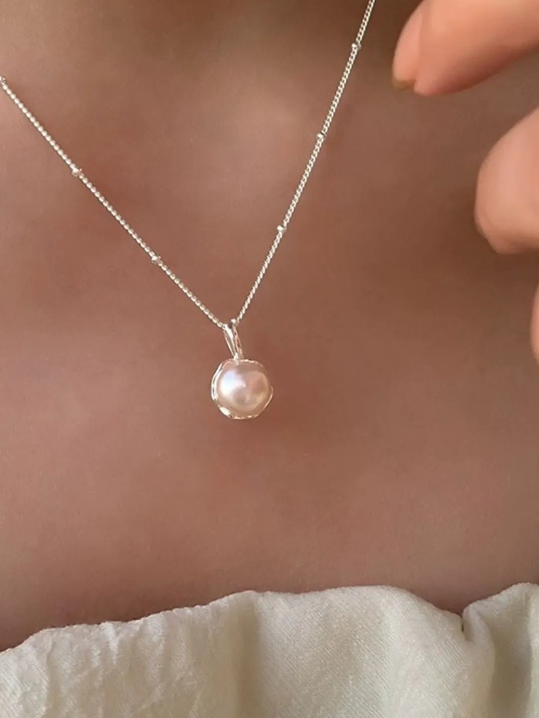 LUMINA PEARL NECKLACE