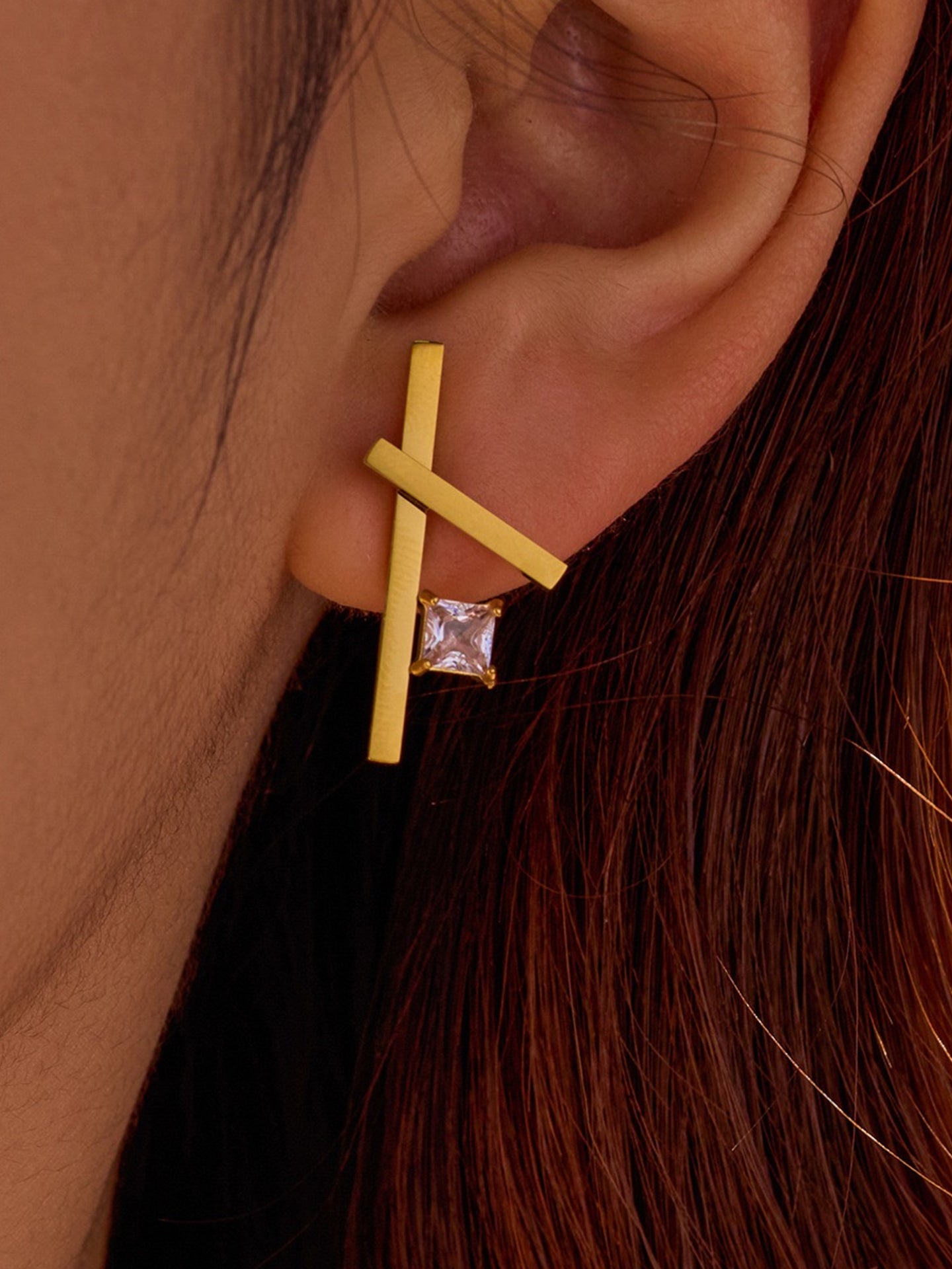 LINE CROSS EARRINGS