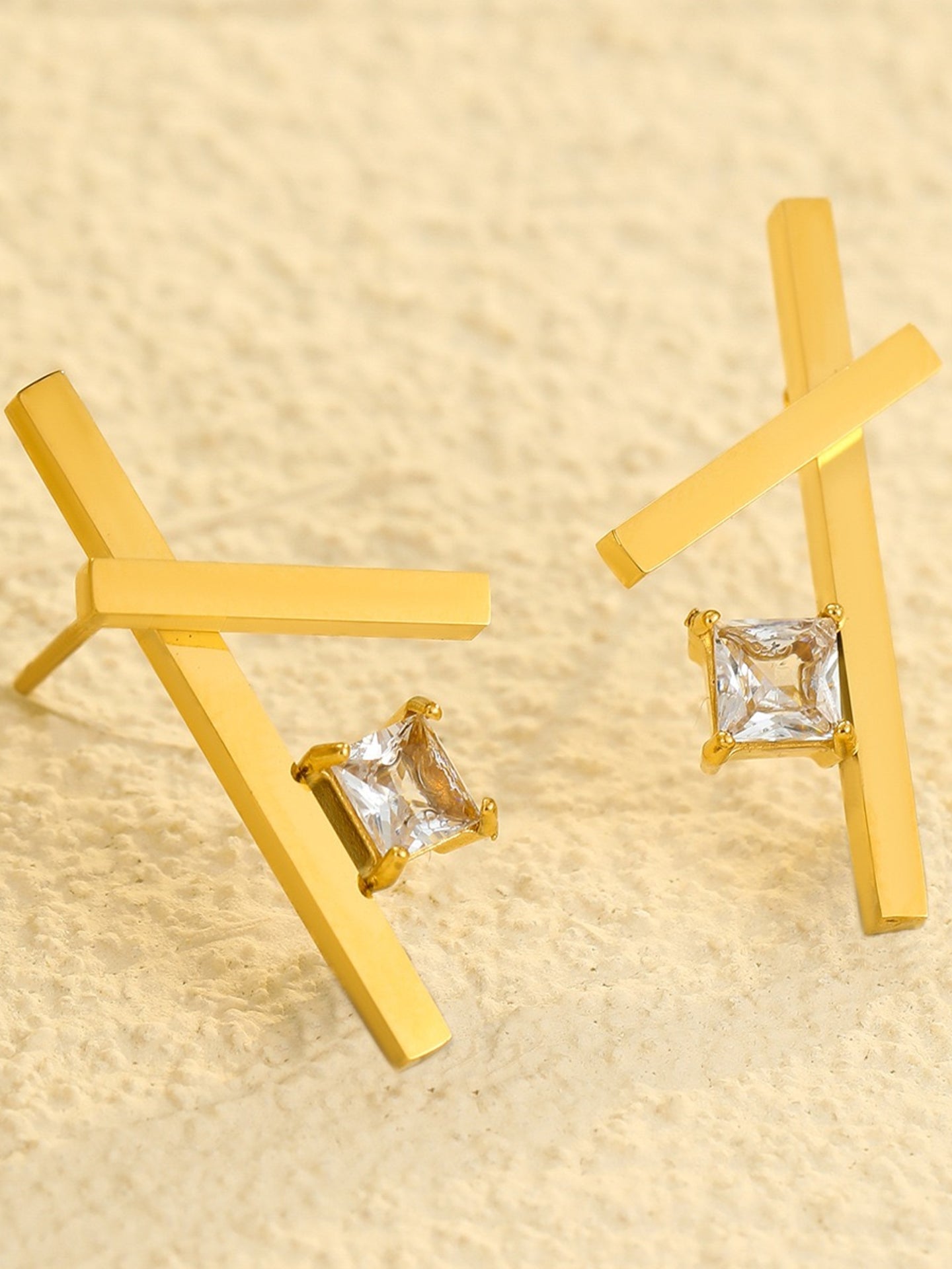 LINE CROSS EARRINGS