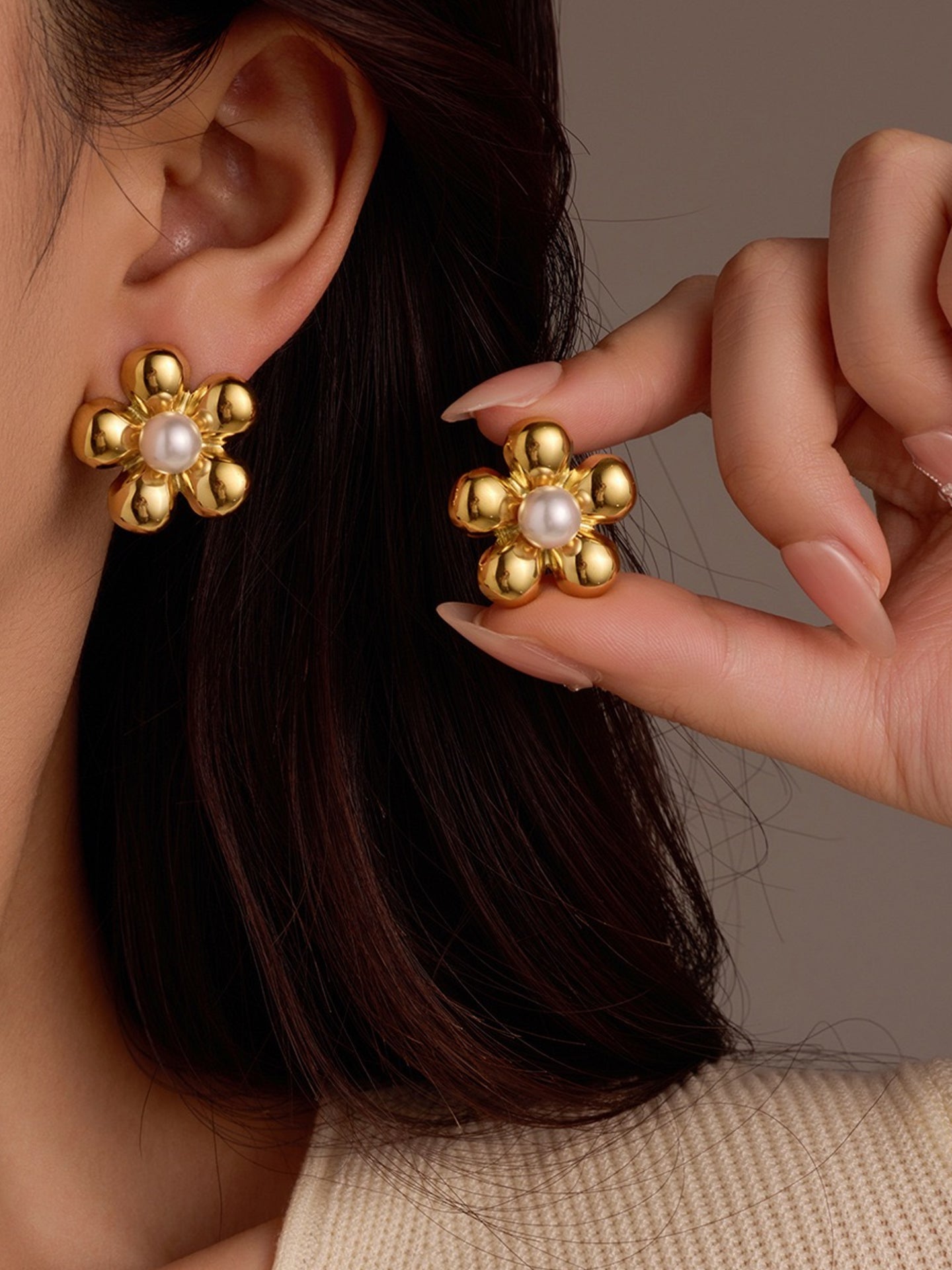 PEARL FLORAL EARRINGS