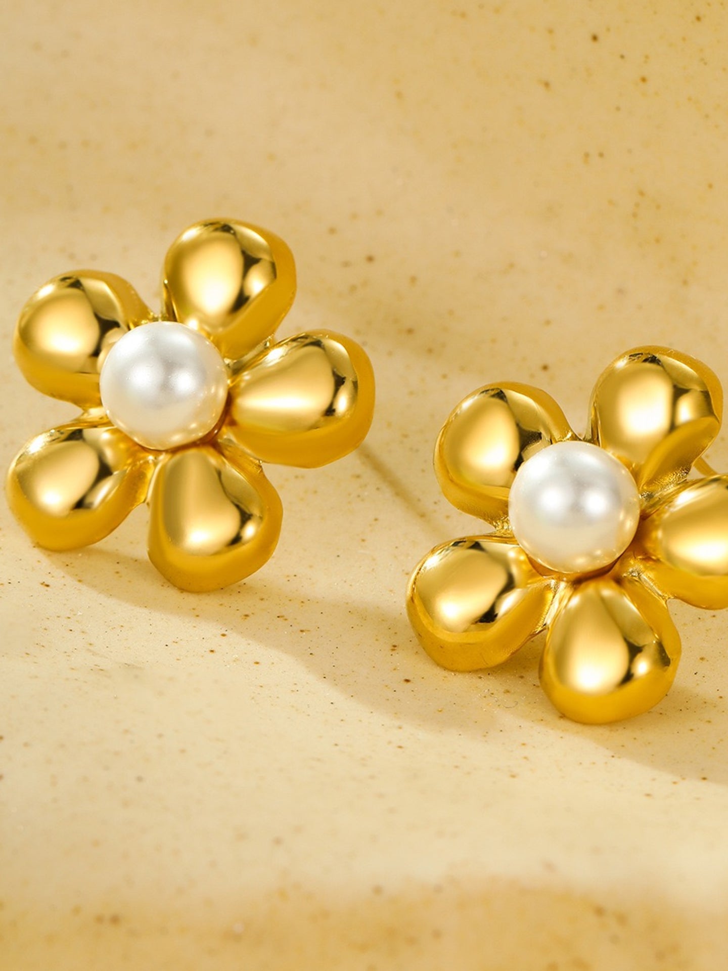 PEARL FLORAL EARRINGS