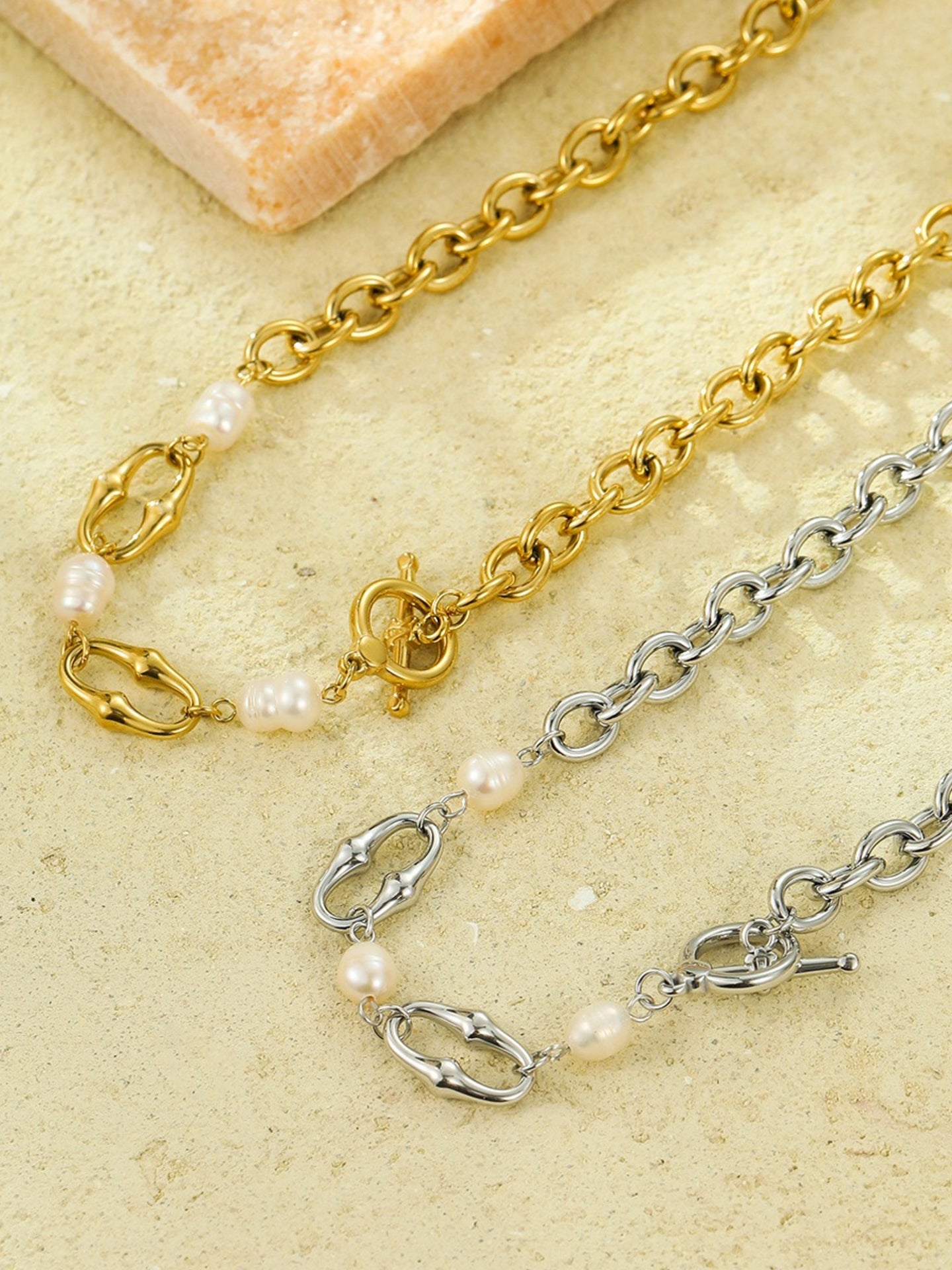 GEOMETRIC SHELL PEARL NECKLACE