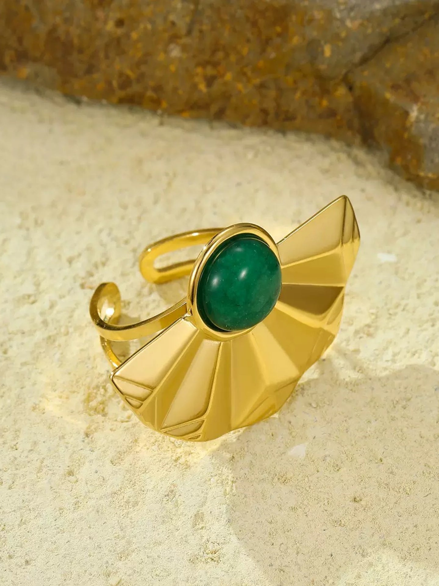 FAN-SHAPED RING