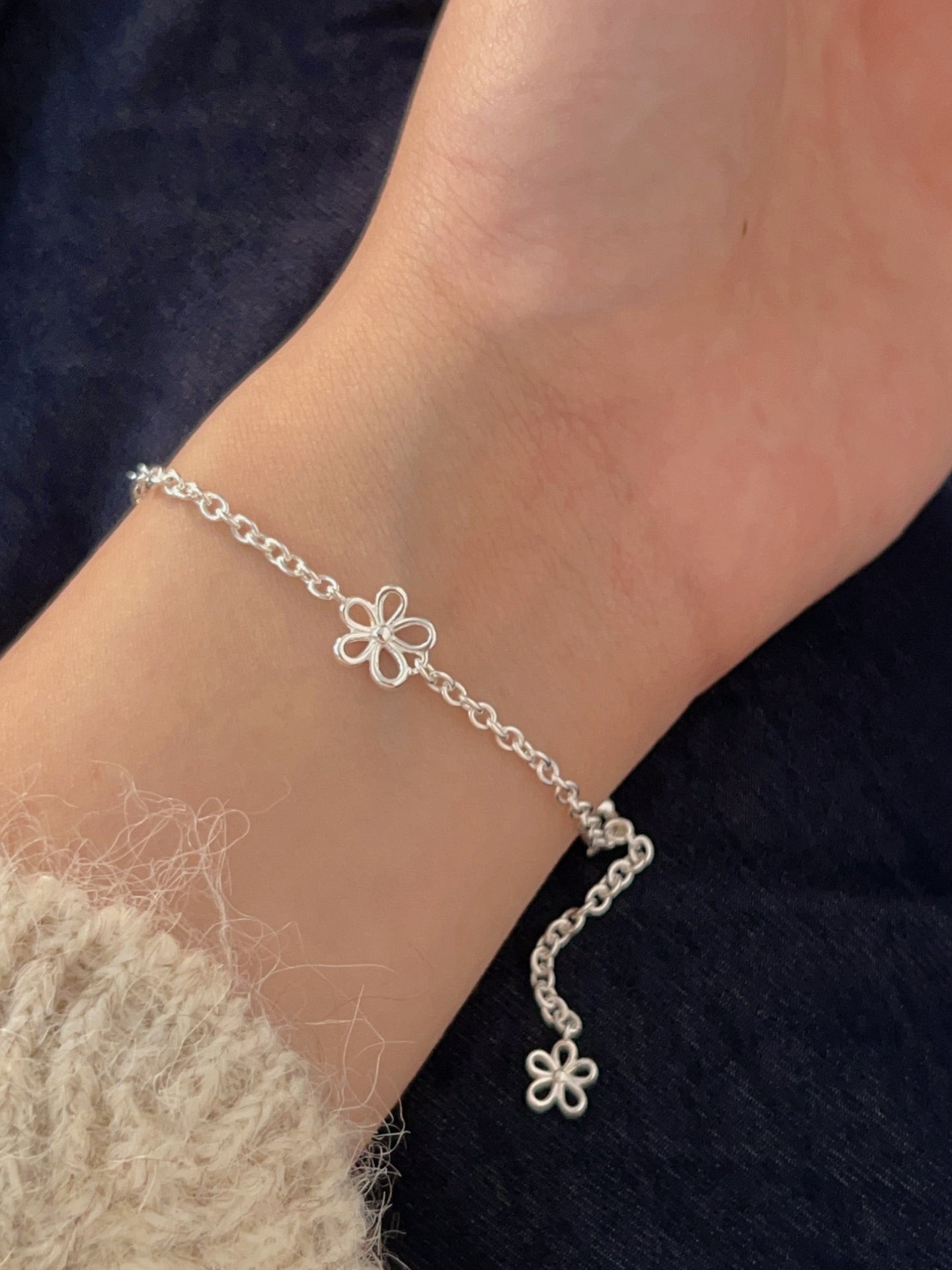 OPENWORK FLOWER BRACELET