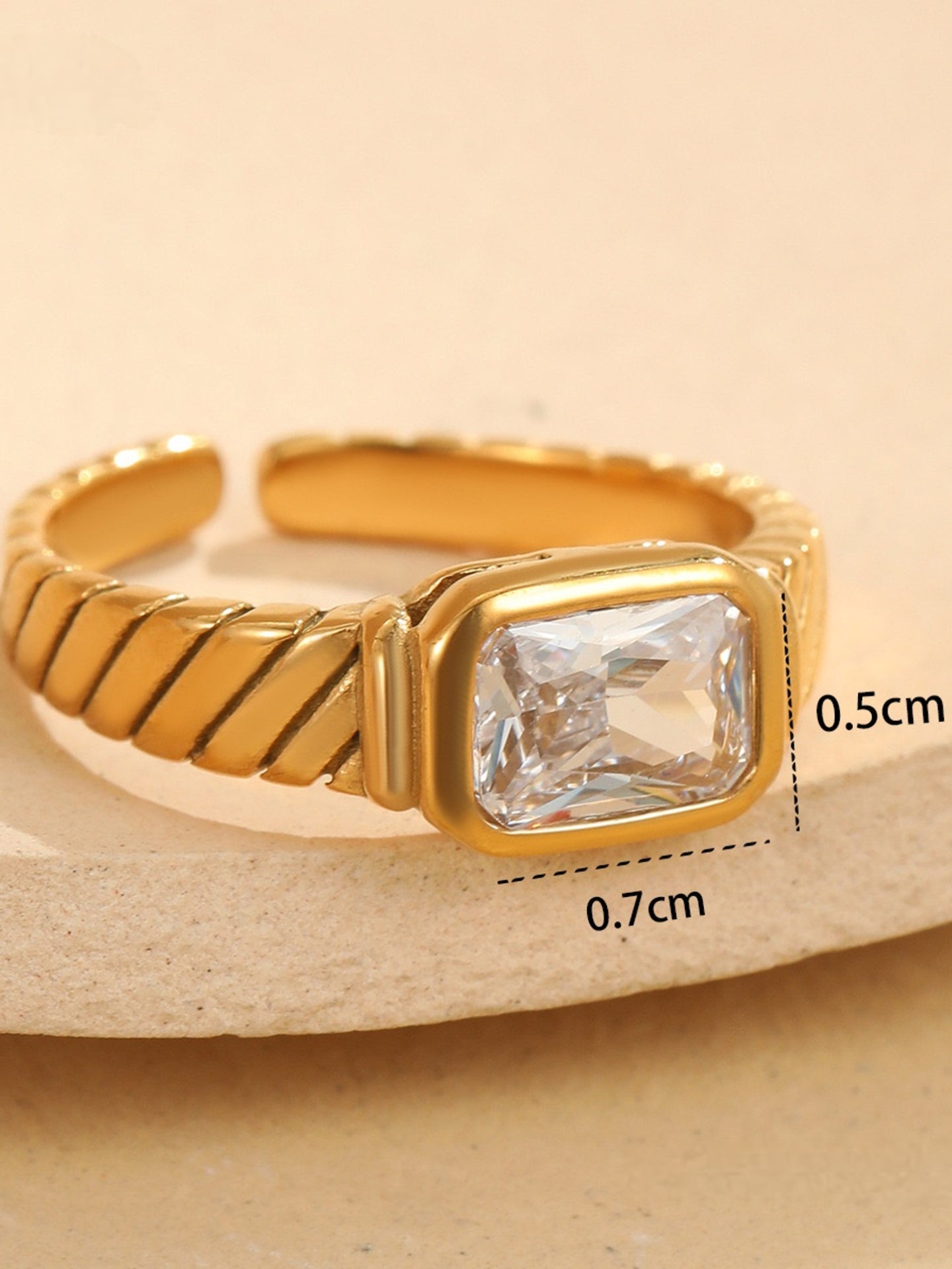 VINTAGE ZIRCON RING