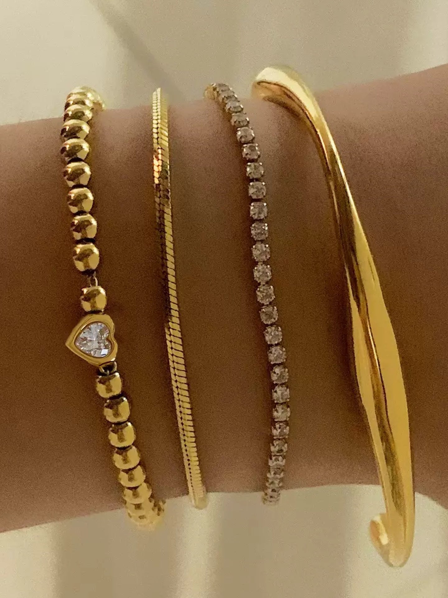 GOLD PEARL HEART BRACELET