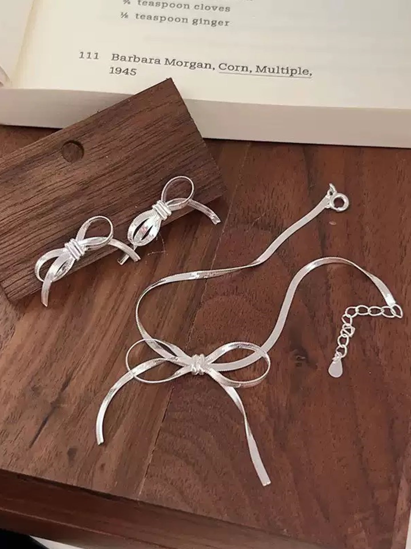 BLADE BOW EARRINGS