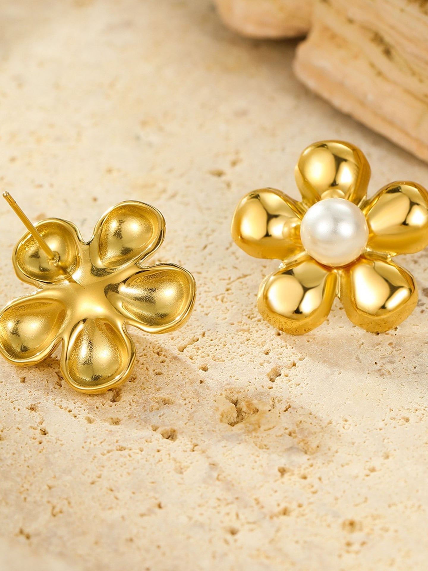 PEARL FLORAL EARRINGS