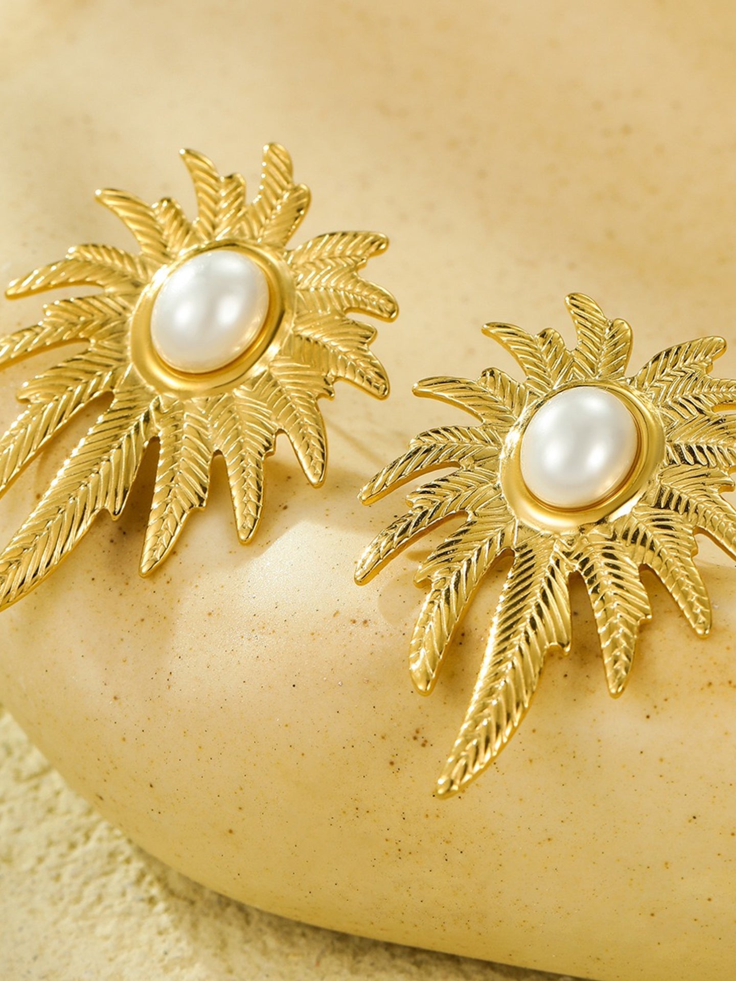 LEAF PEARL EARRINGS