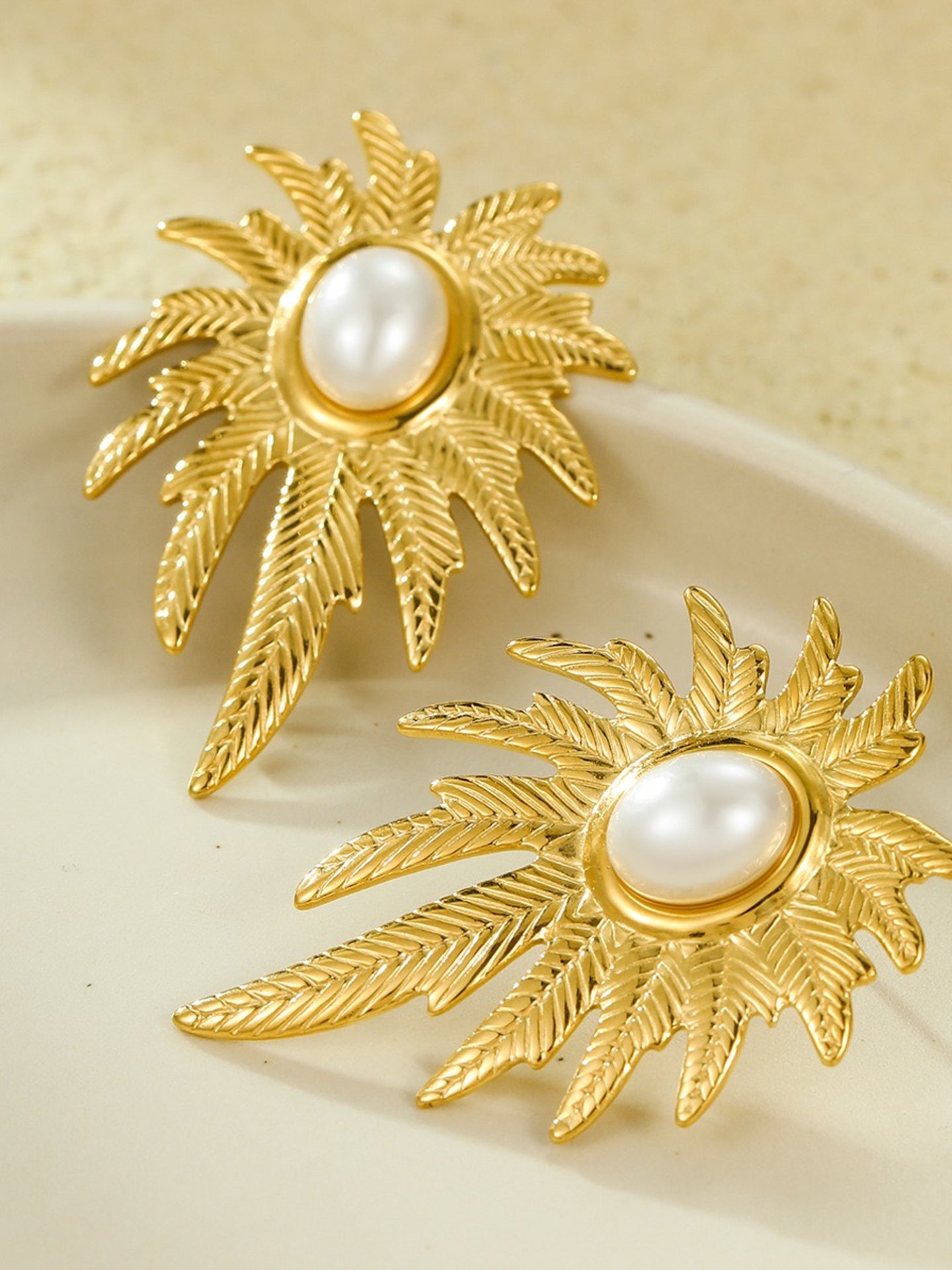 LEAF PEARL EARRINGS