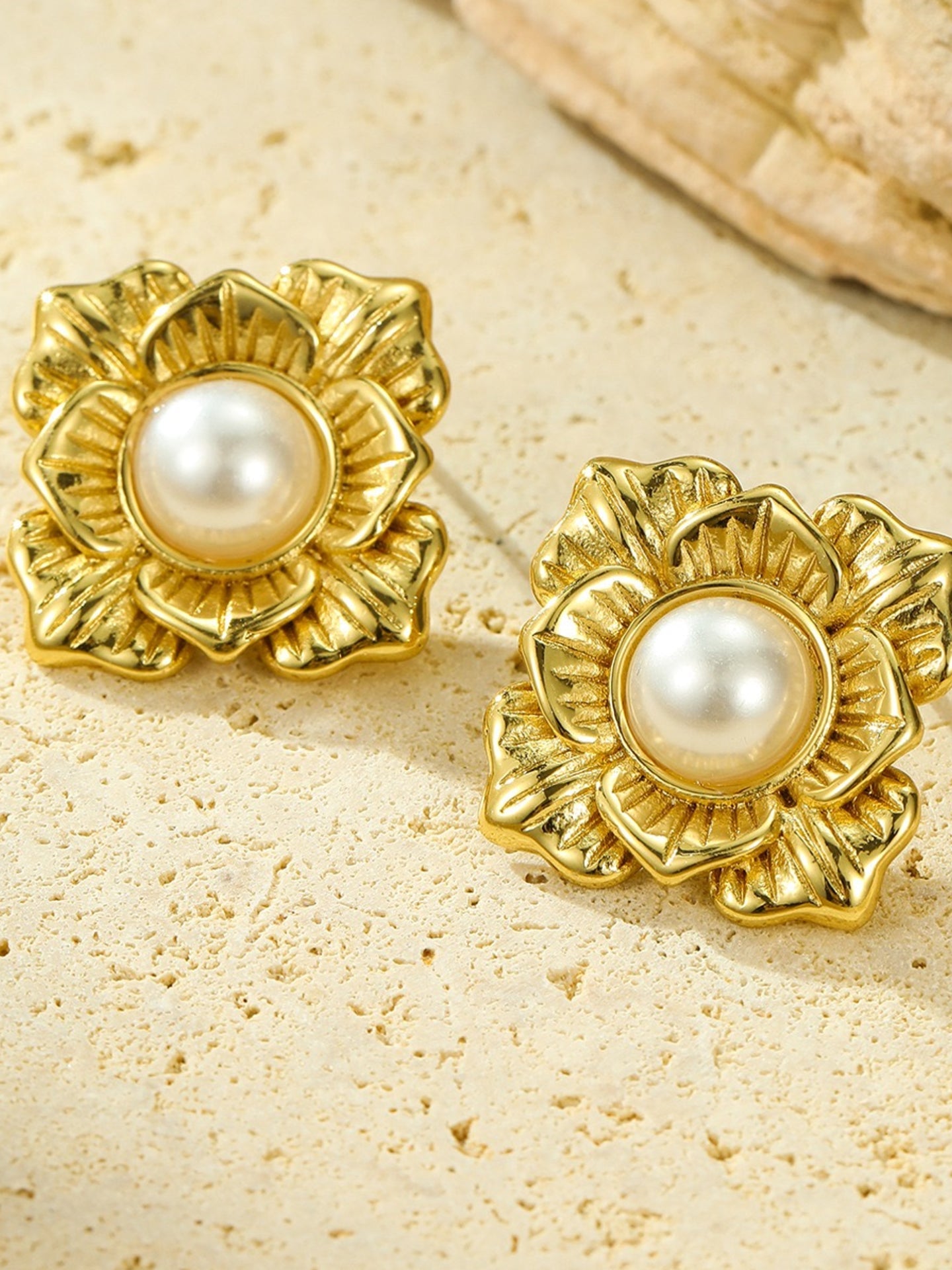 3D FLORAL PEARL EARRINGS