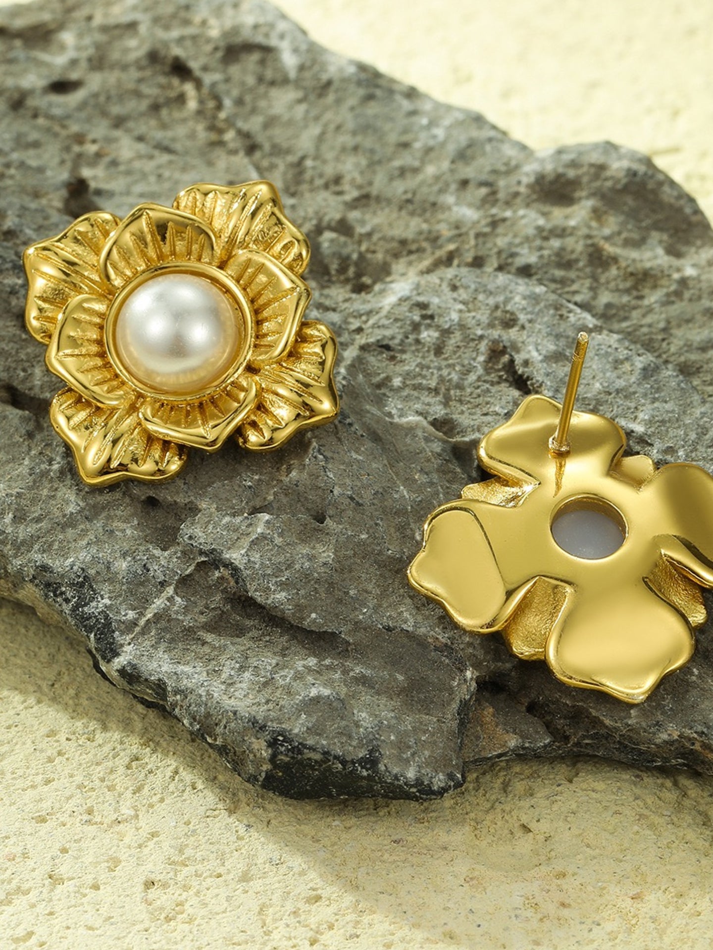 3D FLORAL PEARL EARRINGS