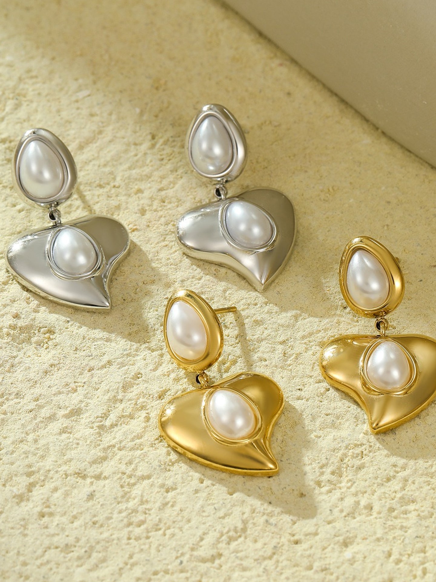 HEART PEARL EARRINGS