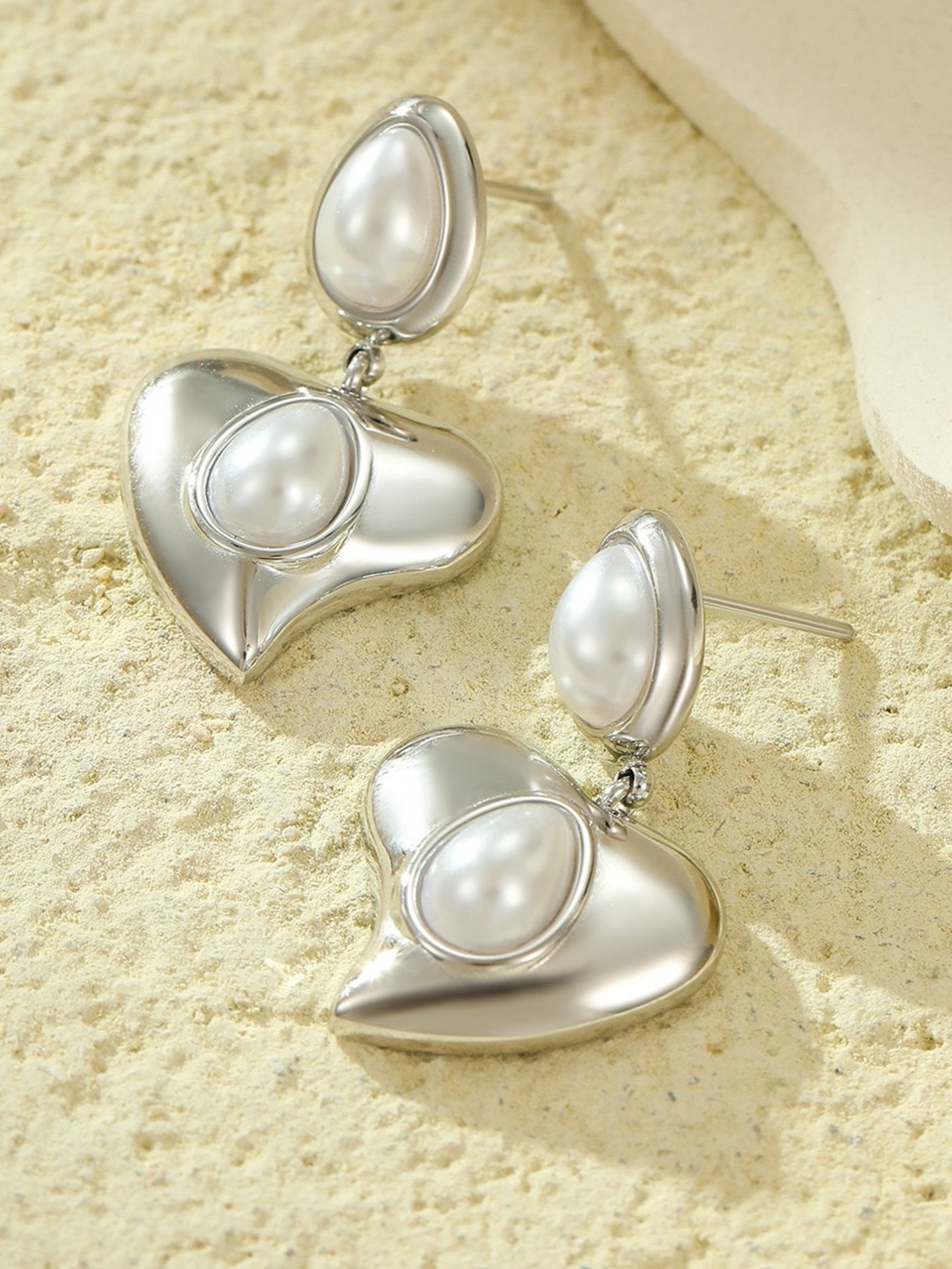 HEART PEARL EARRINGS