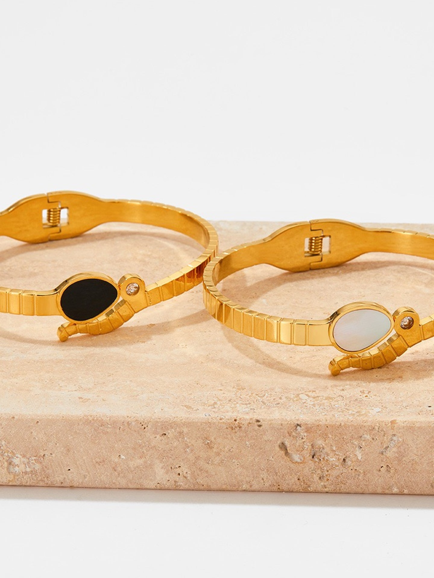 SERPENTINE BRACELET