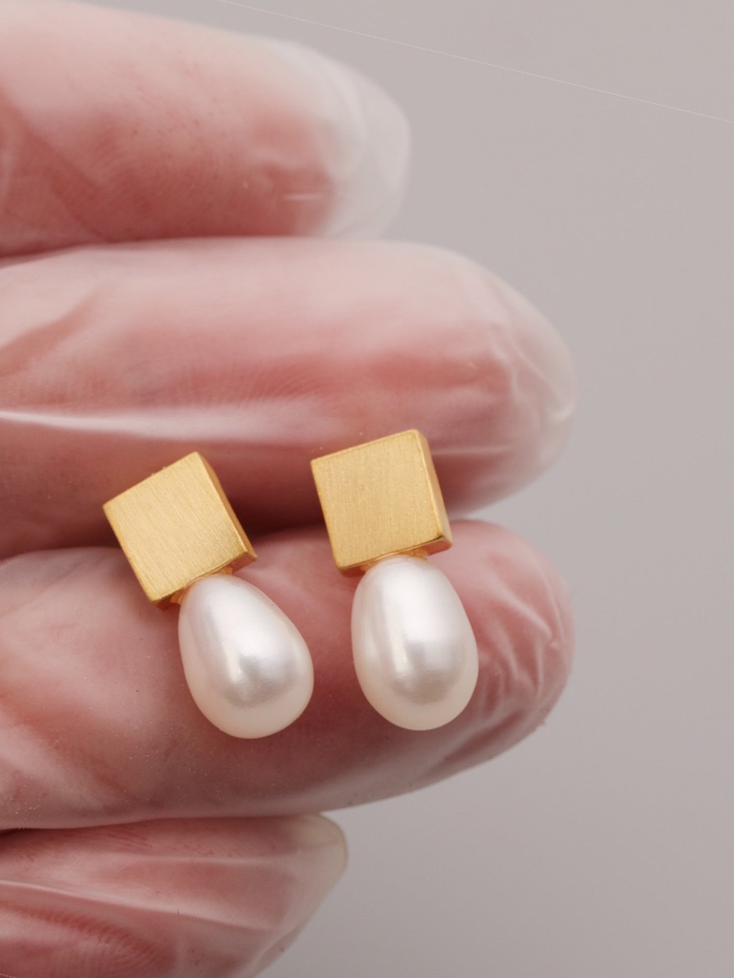 PEARL STUD EARRINGS