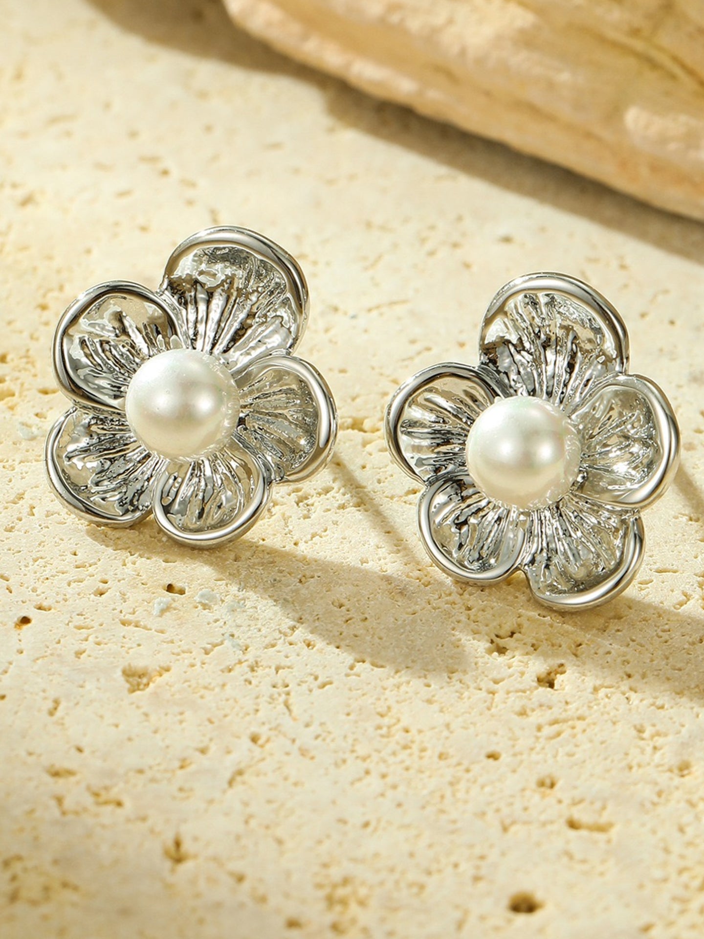 FLORAL PEARL EARRINGS