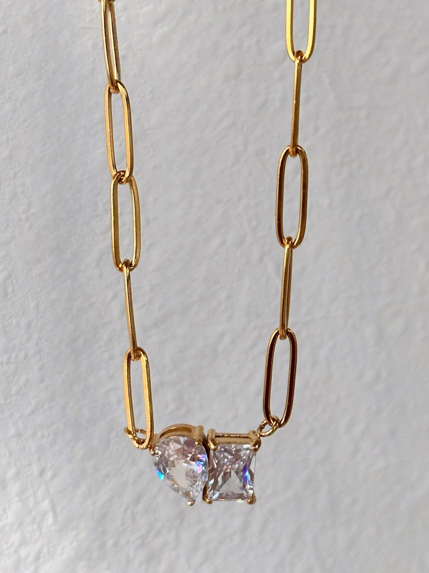 PEAR-CUT ZIRCON NECKLACE