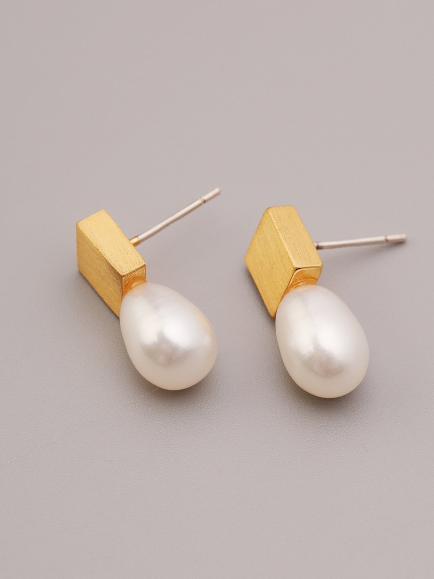 PEARL STUD EARRINGS